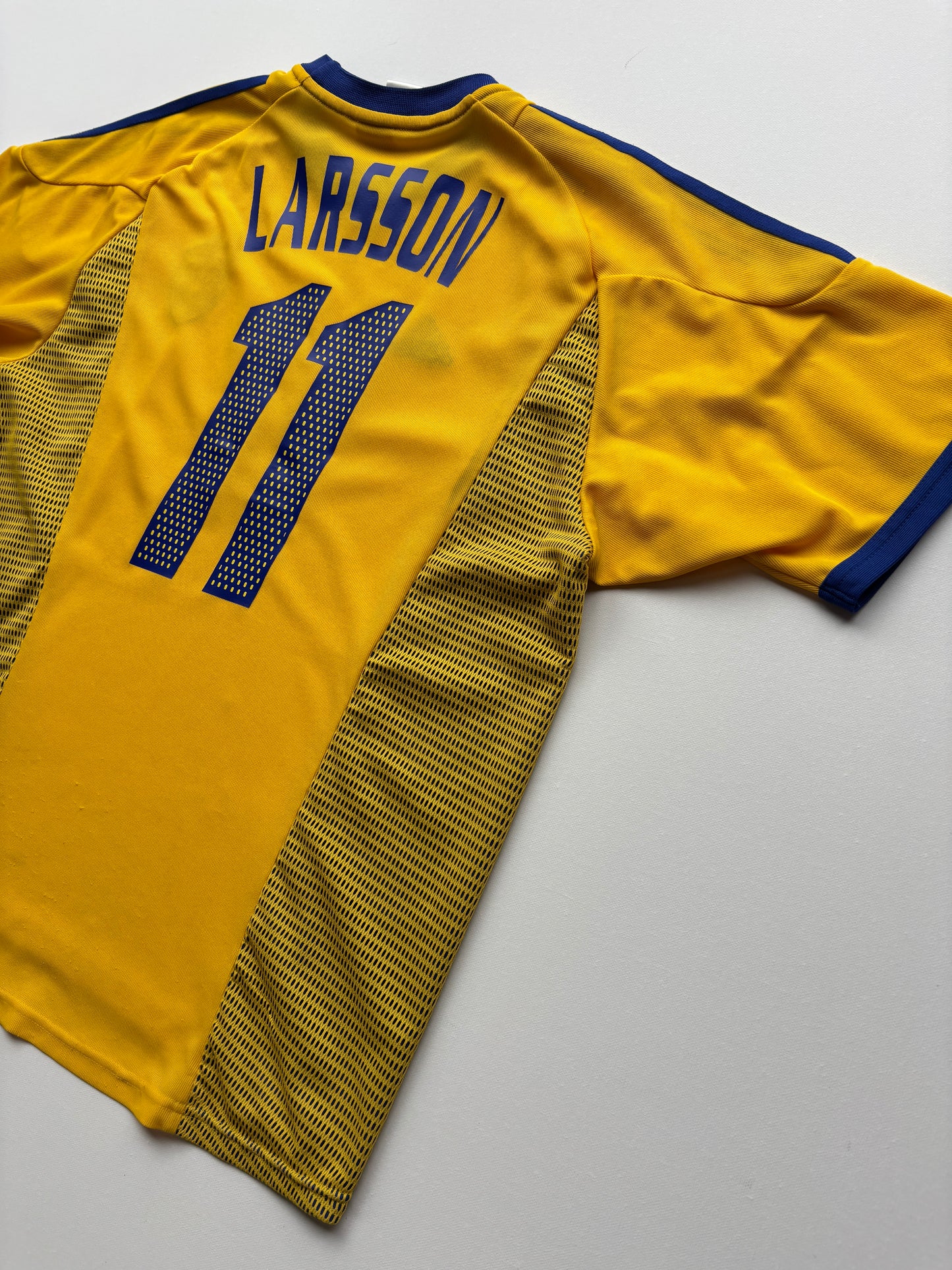 Sweden Home Shirt 2002/03 (L) Larsson 11