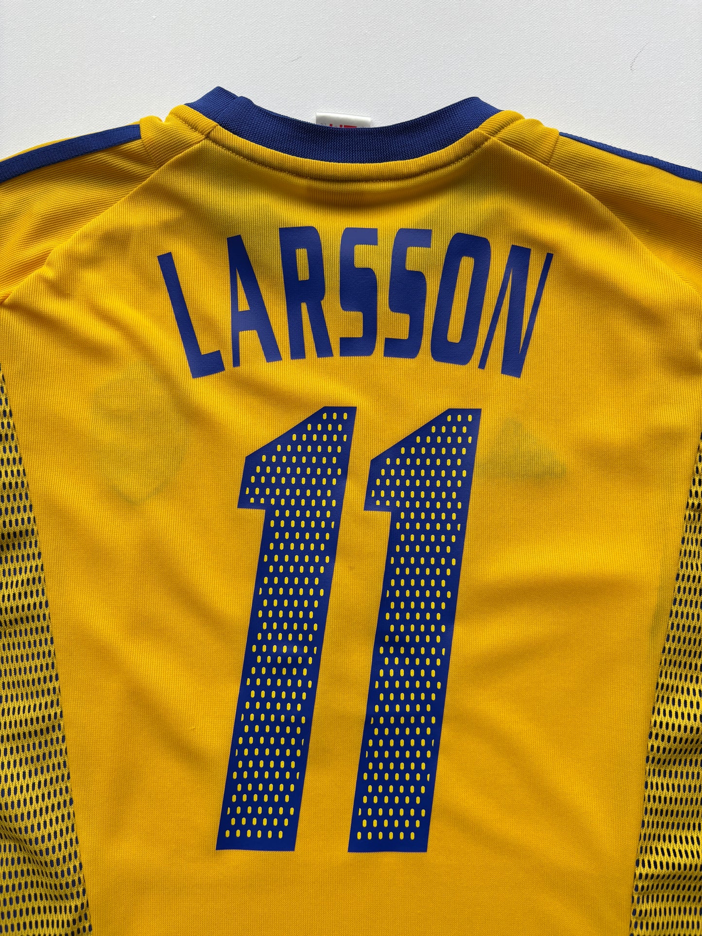 Sweden Home Shirt 2002/03 (L) Larsson 11
