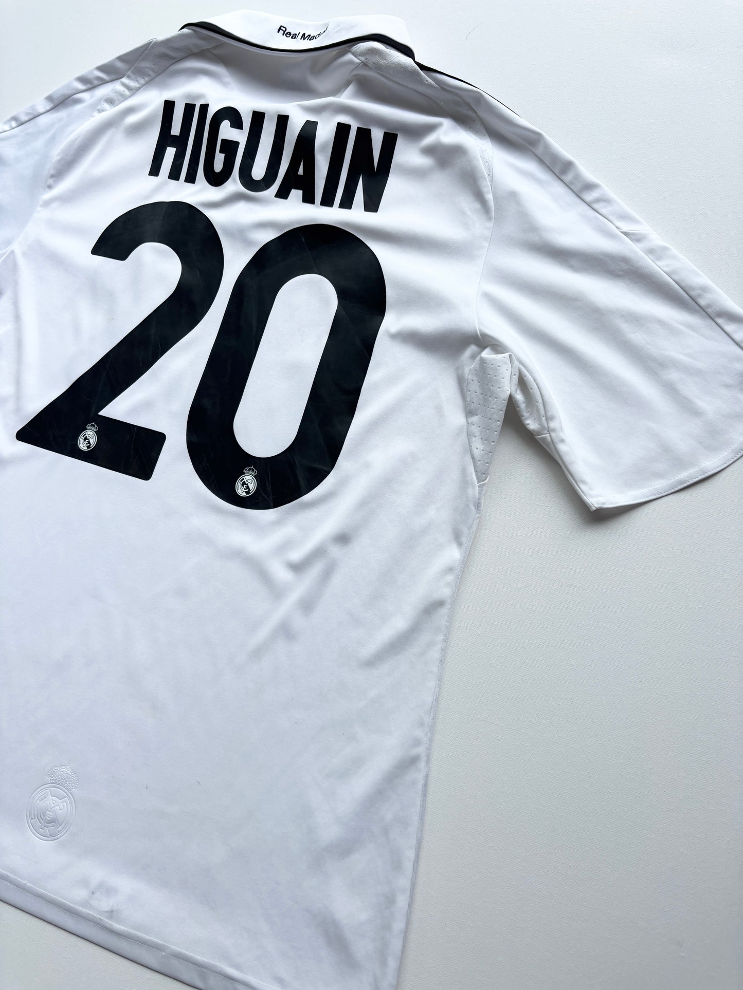 Real Madrid Home Shirt 2008/09 (L) Higuain 20