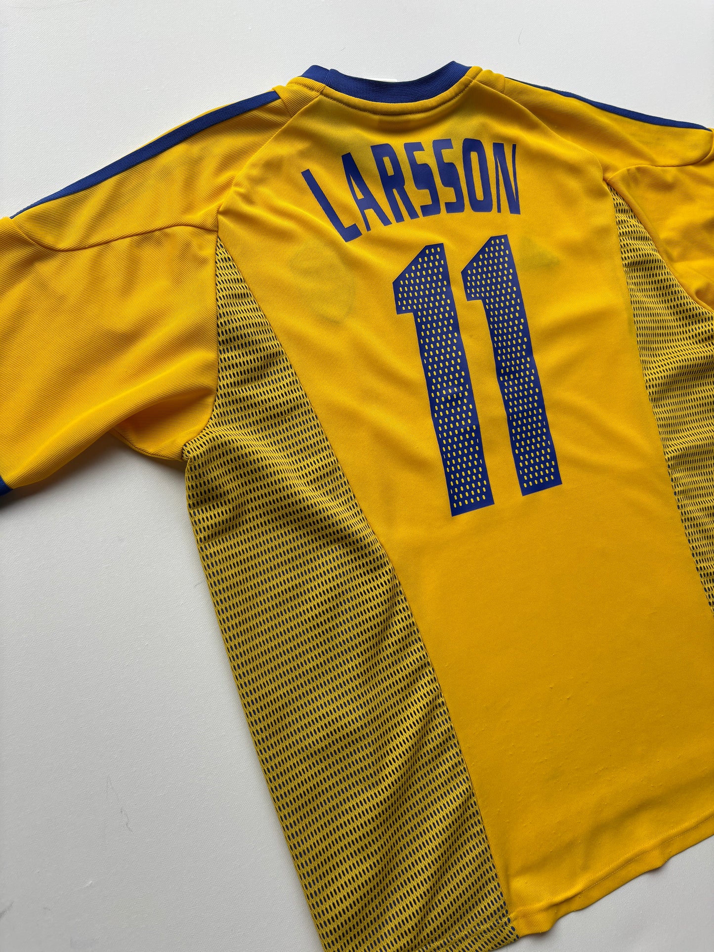 Sweden Home Shirt 2002/03 (L) Larsson 11