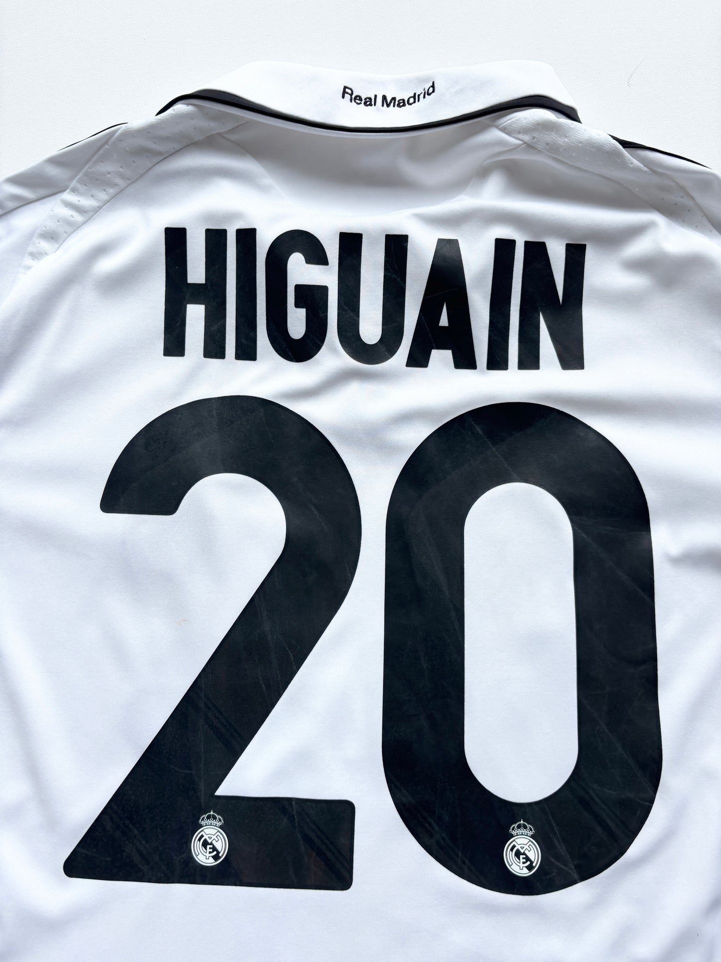 Real Madrid Home Shirt 2008/09 (L) Higuain 20