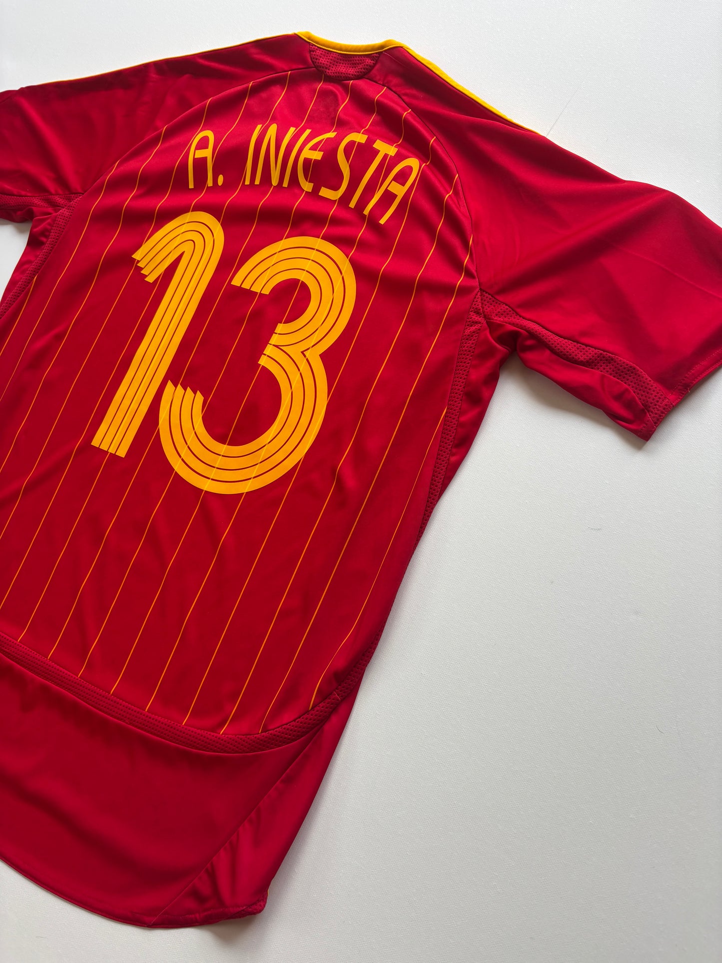Spain Home Shirt 2006/08 (M) A. Iniesta 13