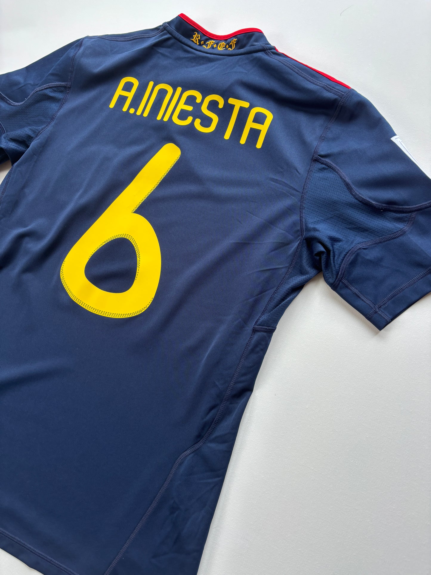 Spain Away Shirt 2010/11 (S) A. Iniesta 6