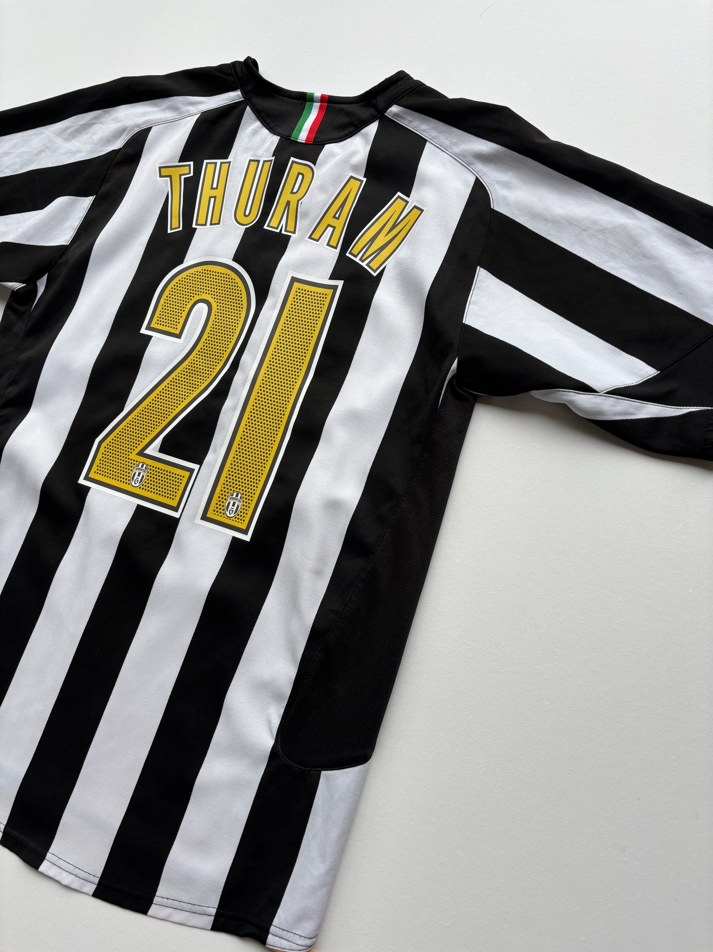 Juventus Home Shirt 2005/06 (M) Thuram 21