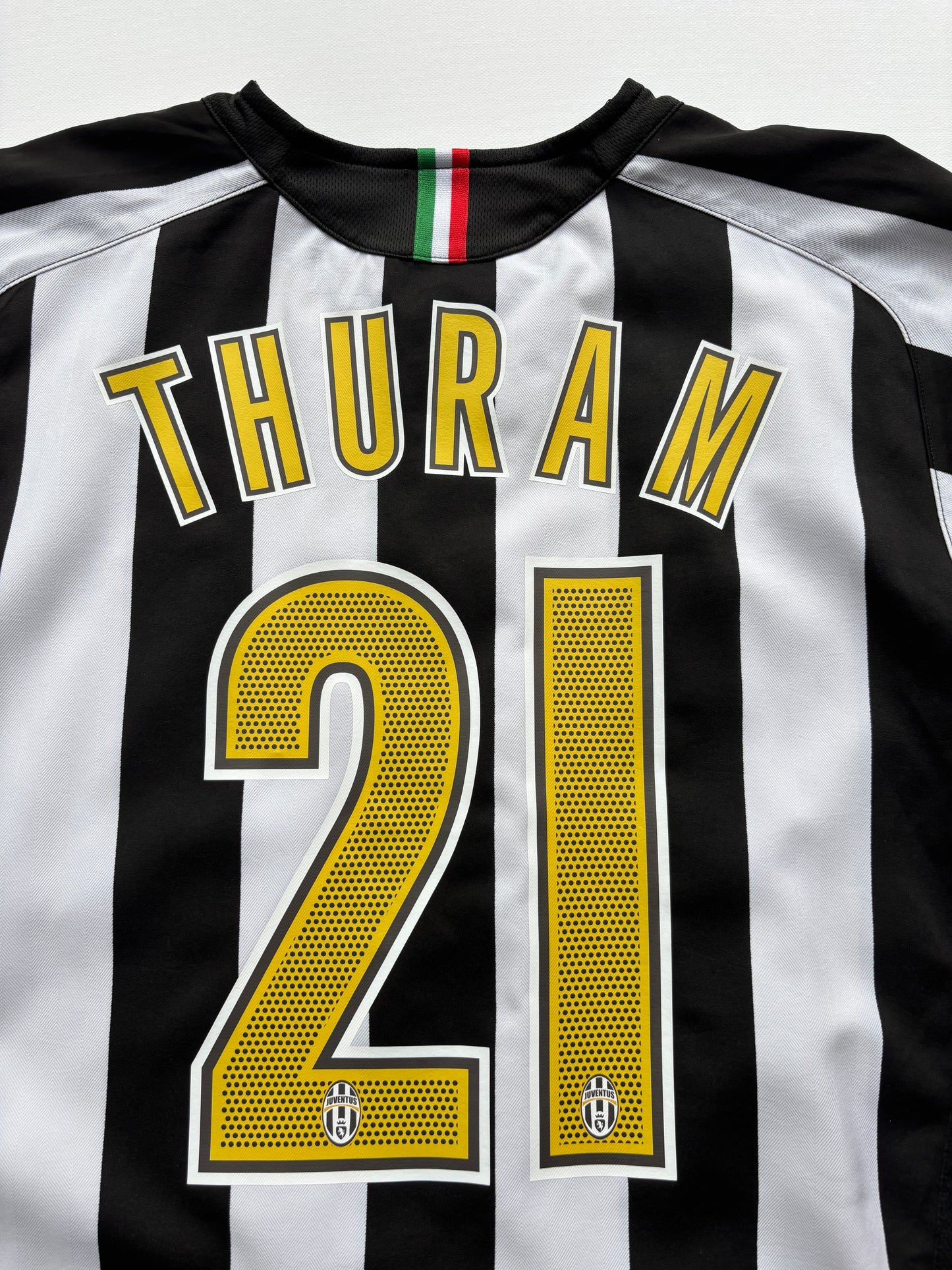 Juventus Home Shirt 2005/06 (M) Thuram 21
