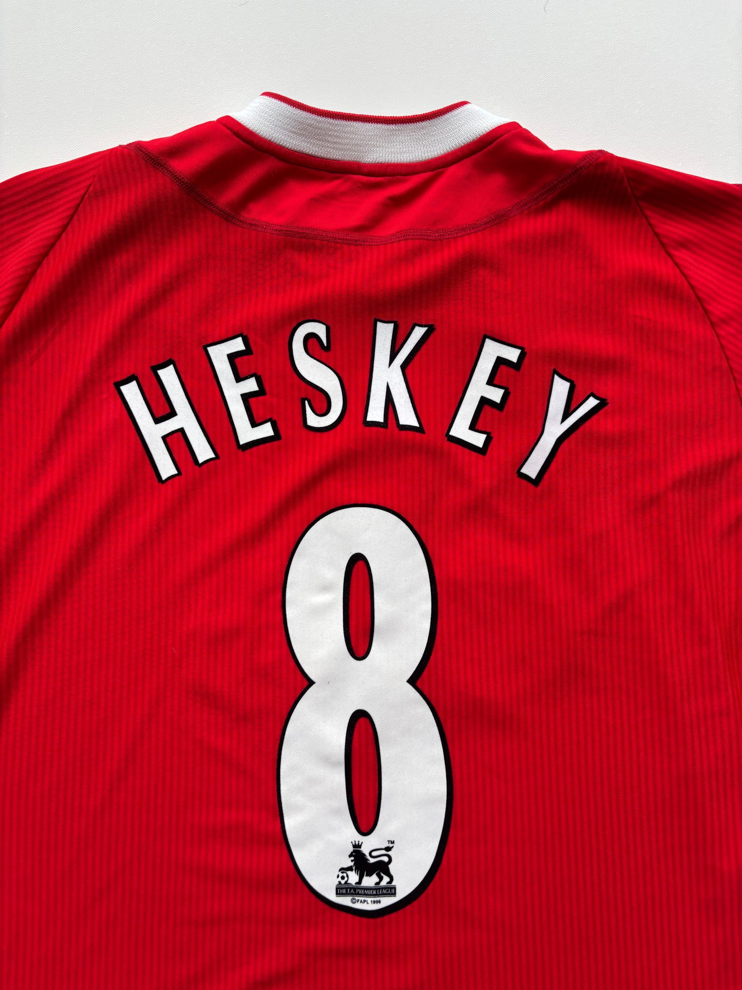 Liverpool Home Shirt 2003/04 (L) Heskey 8
