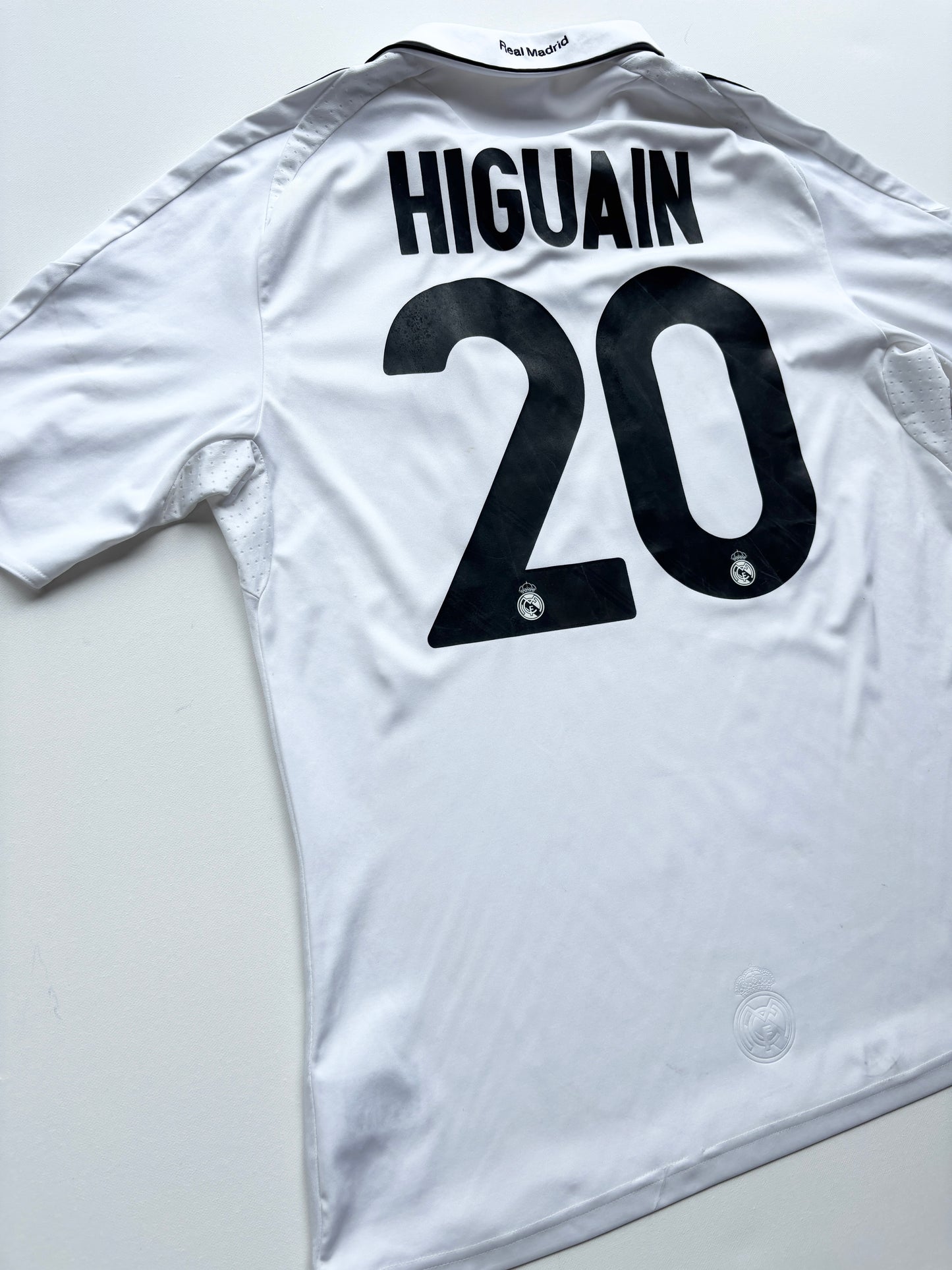 Real Madrid Home Shirt 2008/09 (L) Higuain 20