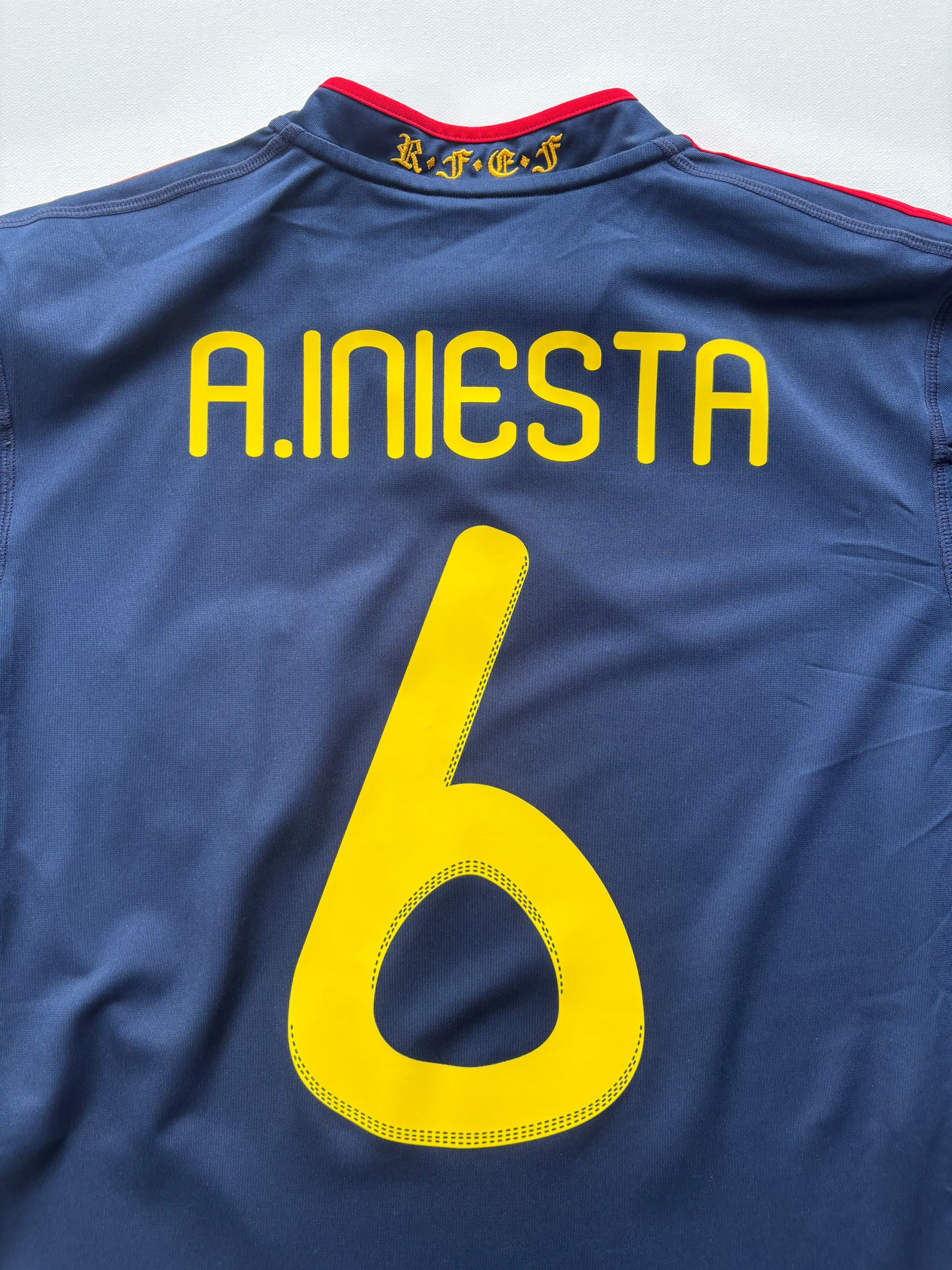 Spain Away Shirt 2010/11 (S) A. Iniesta 6