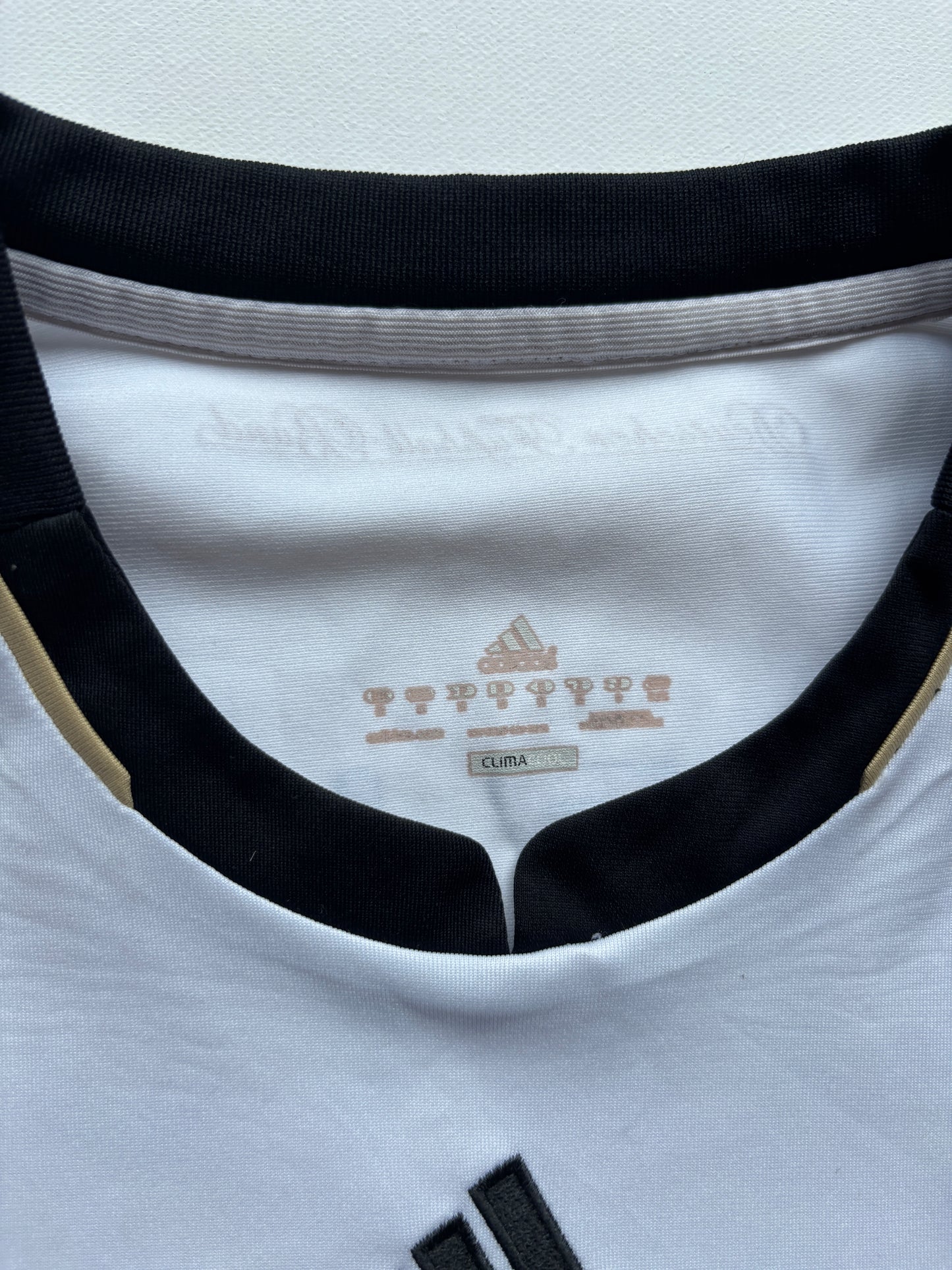 Germany Home Shirt 2010 (M) Ozil 8