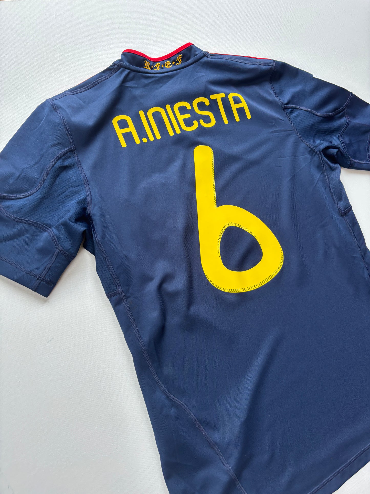 Spain Away Shirt 2010/11 (S) A. Iniesta 6