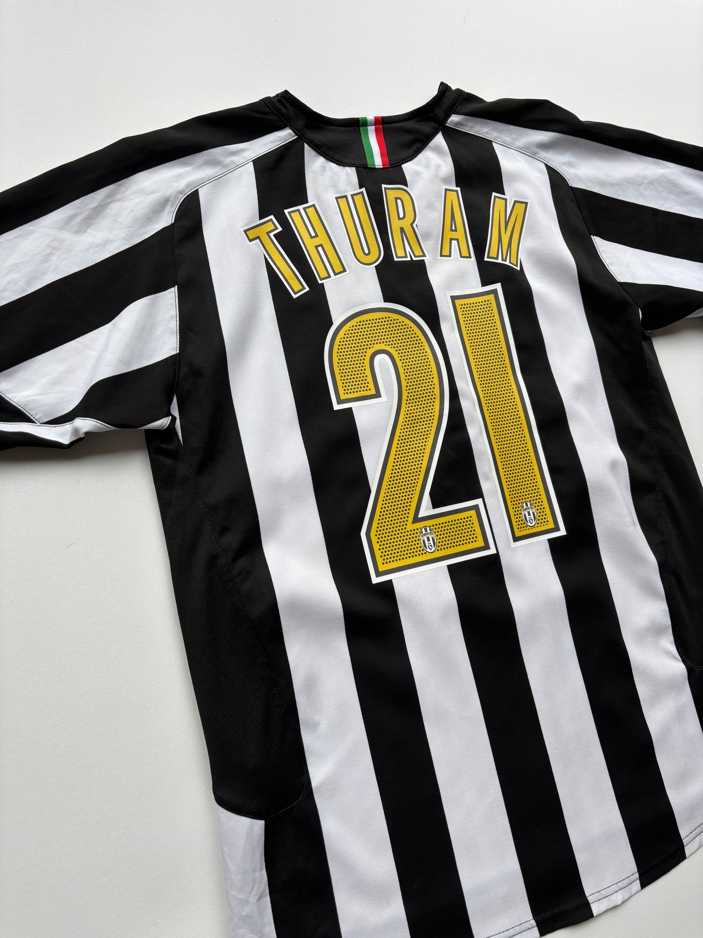 Juventus Home Shirt 2005/06 (M) Thuram 21
