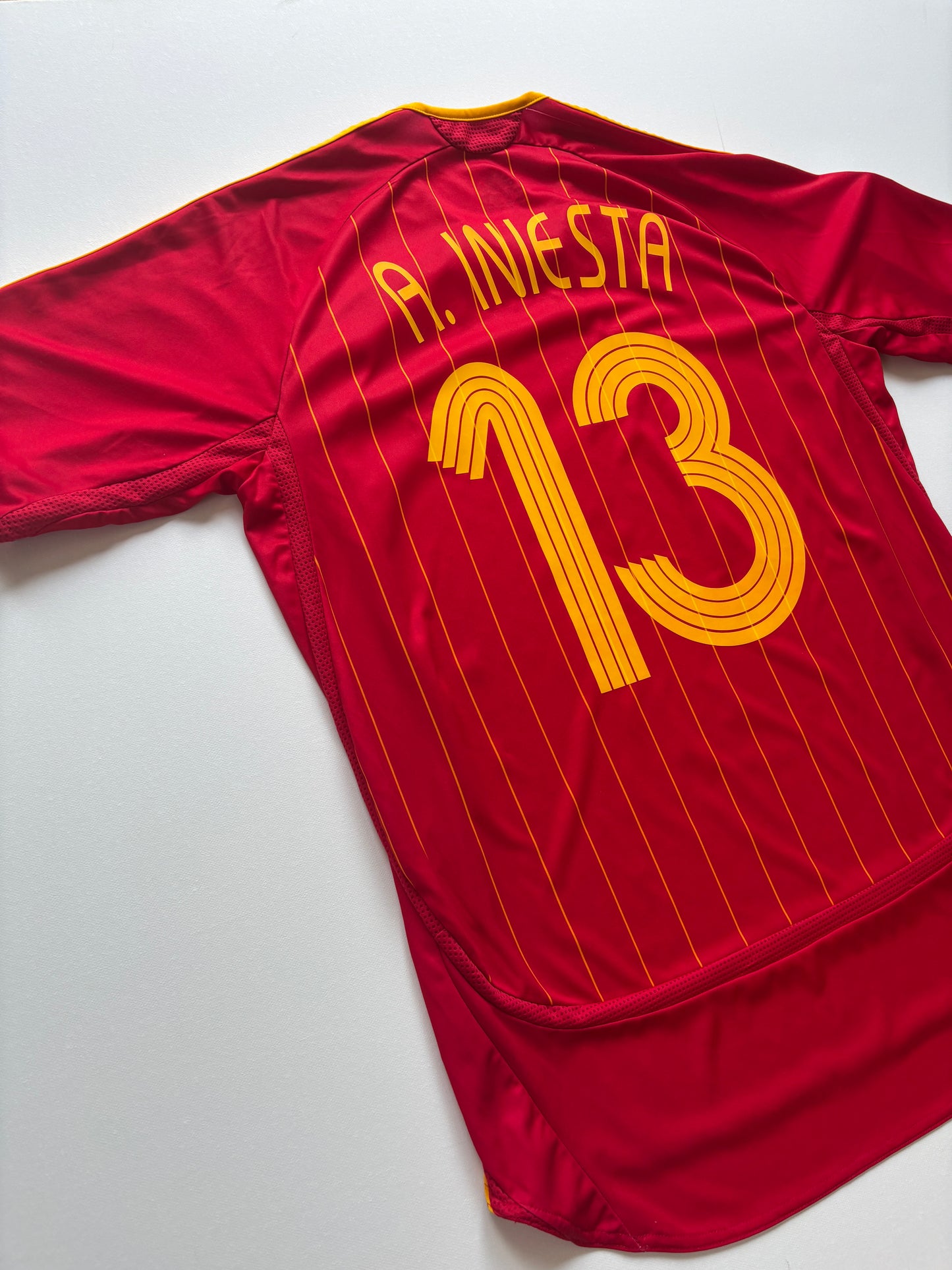 Spain Home Shirt 2006/08 (M) A. Iniesta 13