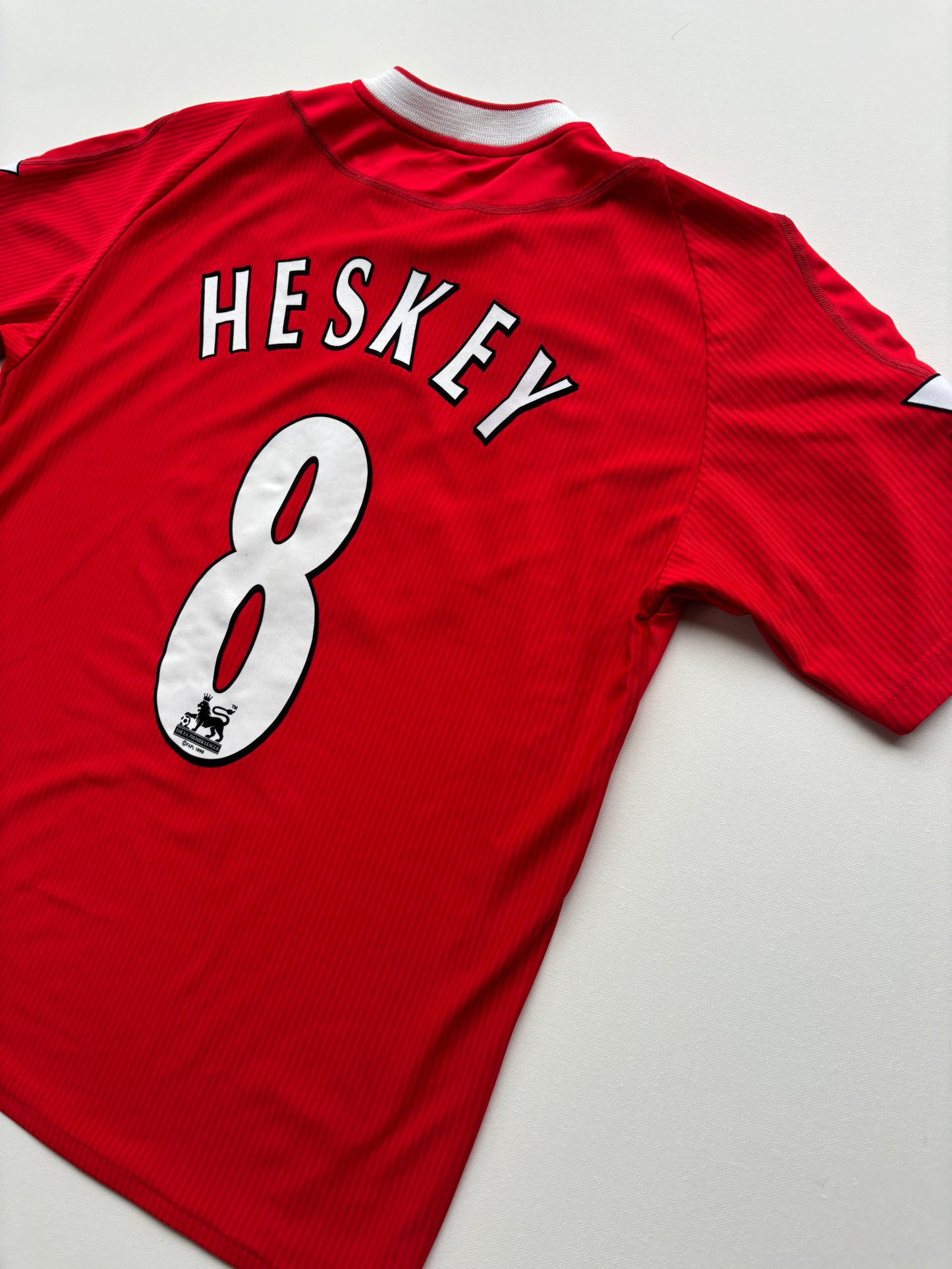 Liverpool Home Shirt 2003/04 (L) Heskey 8