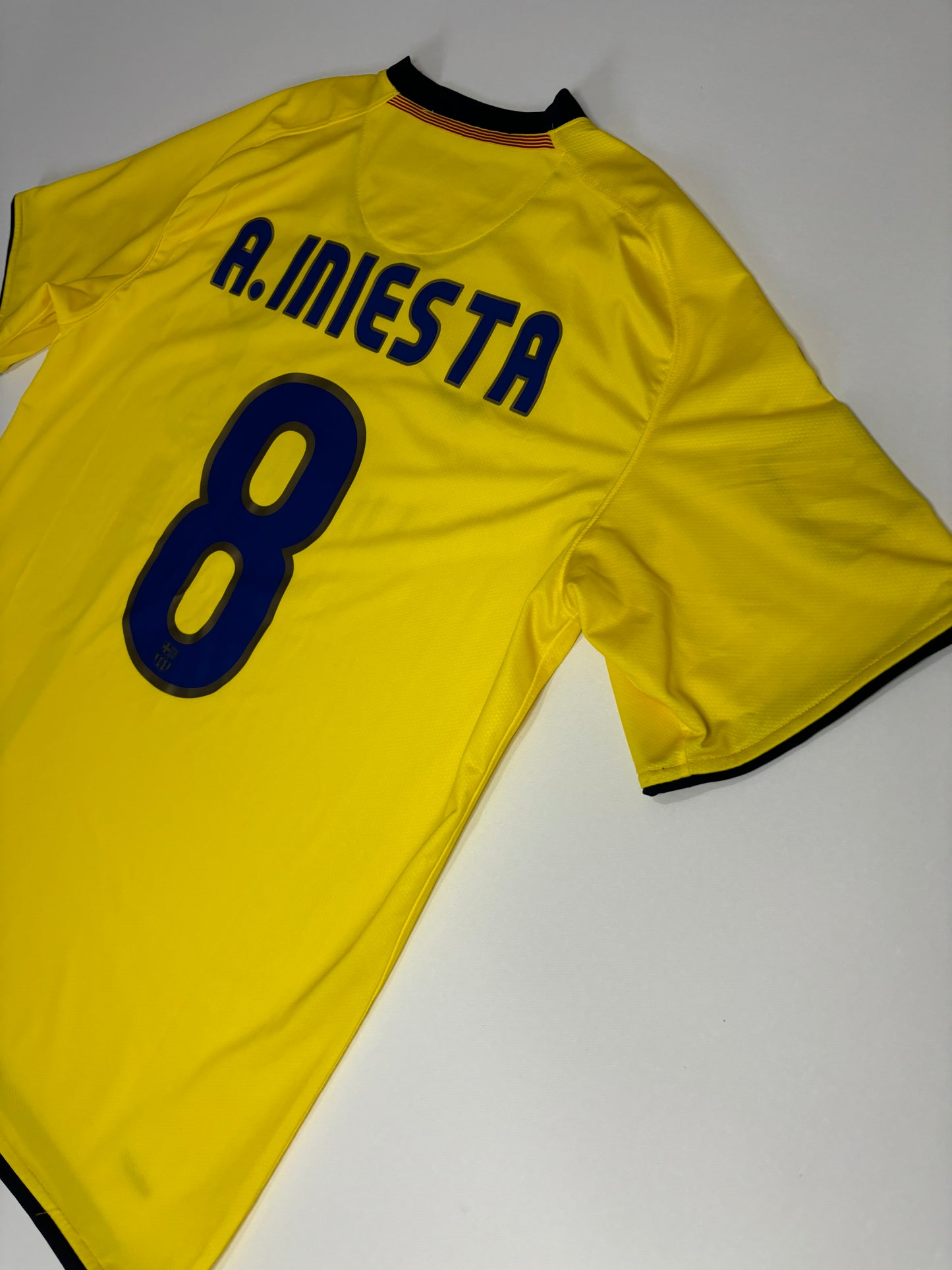 Barcelona Away Shirt 2008/09 (L) Iniesta 8