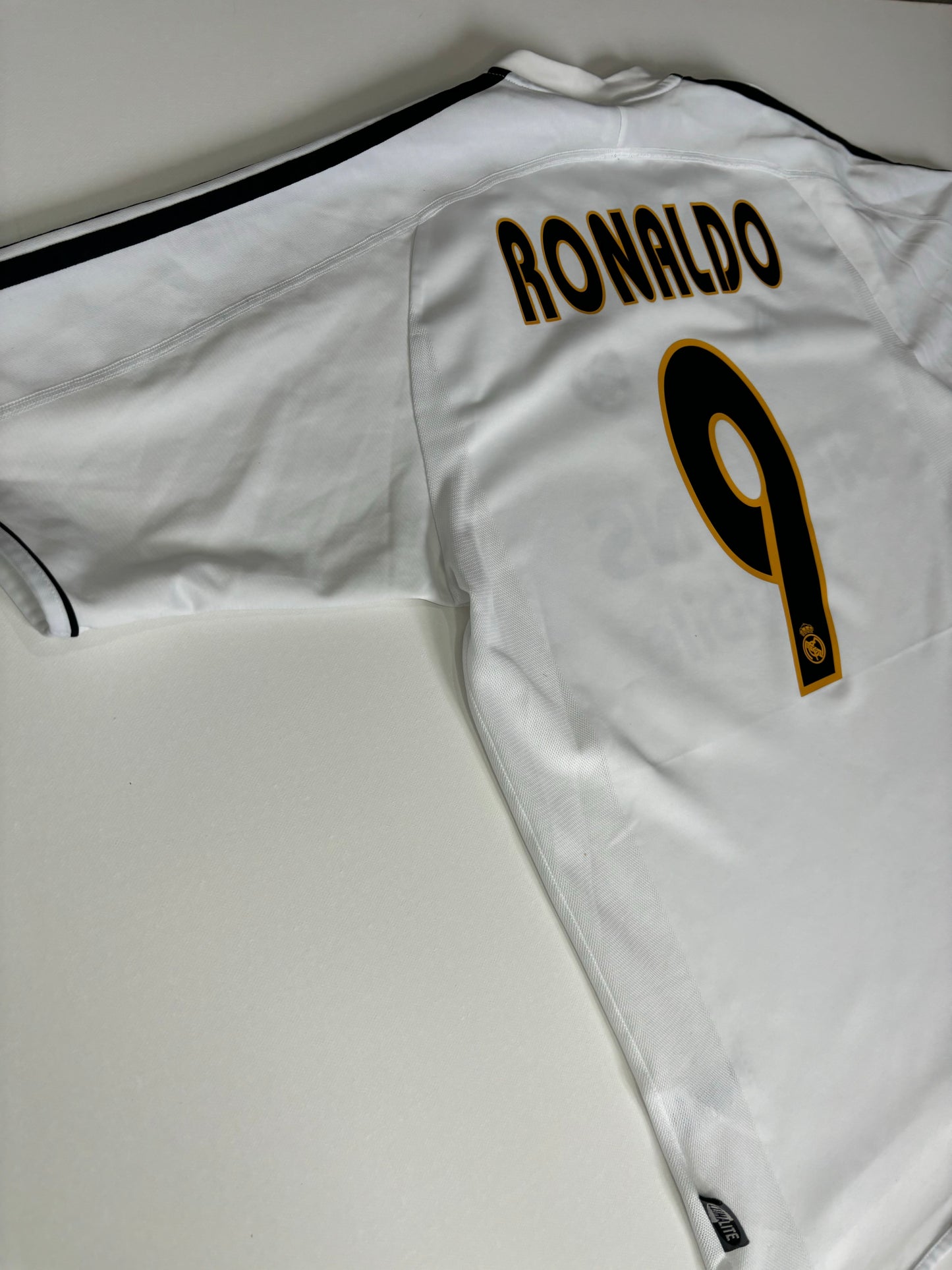 Real Madrid Home Shirt 2003/04 (M) Ronaldo 9