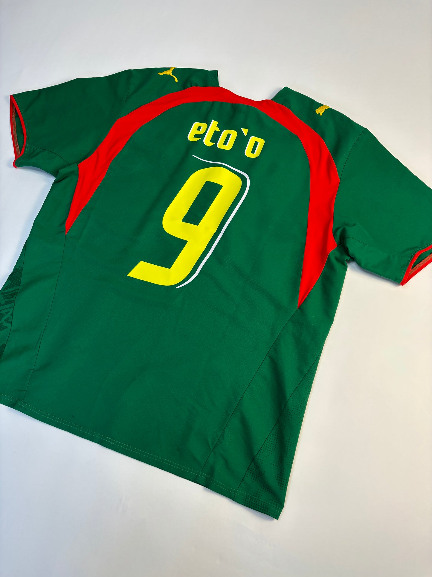 Cameroon Home Shirt 2006/08 (L) Eto’o 9