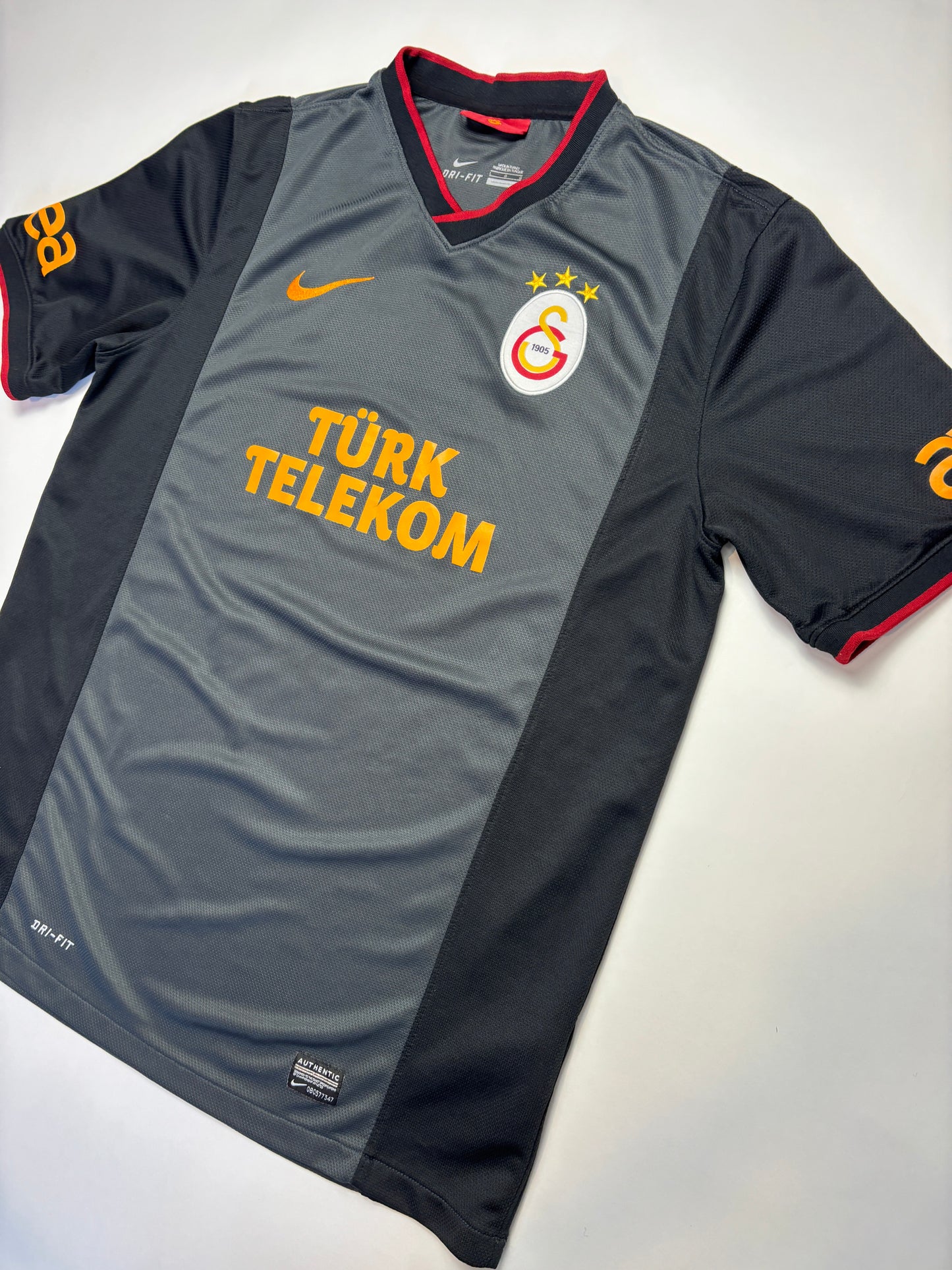 Galatasaray Away Shirt 2013/14 (L) Drogba 12