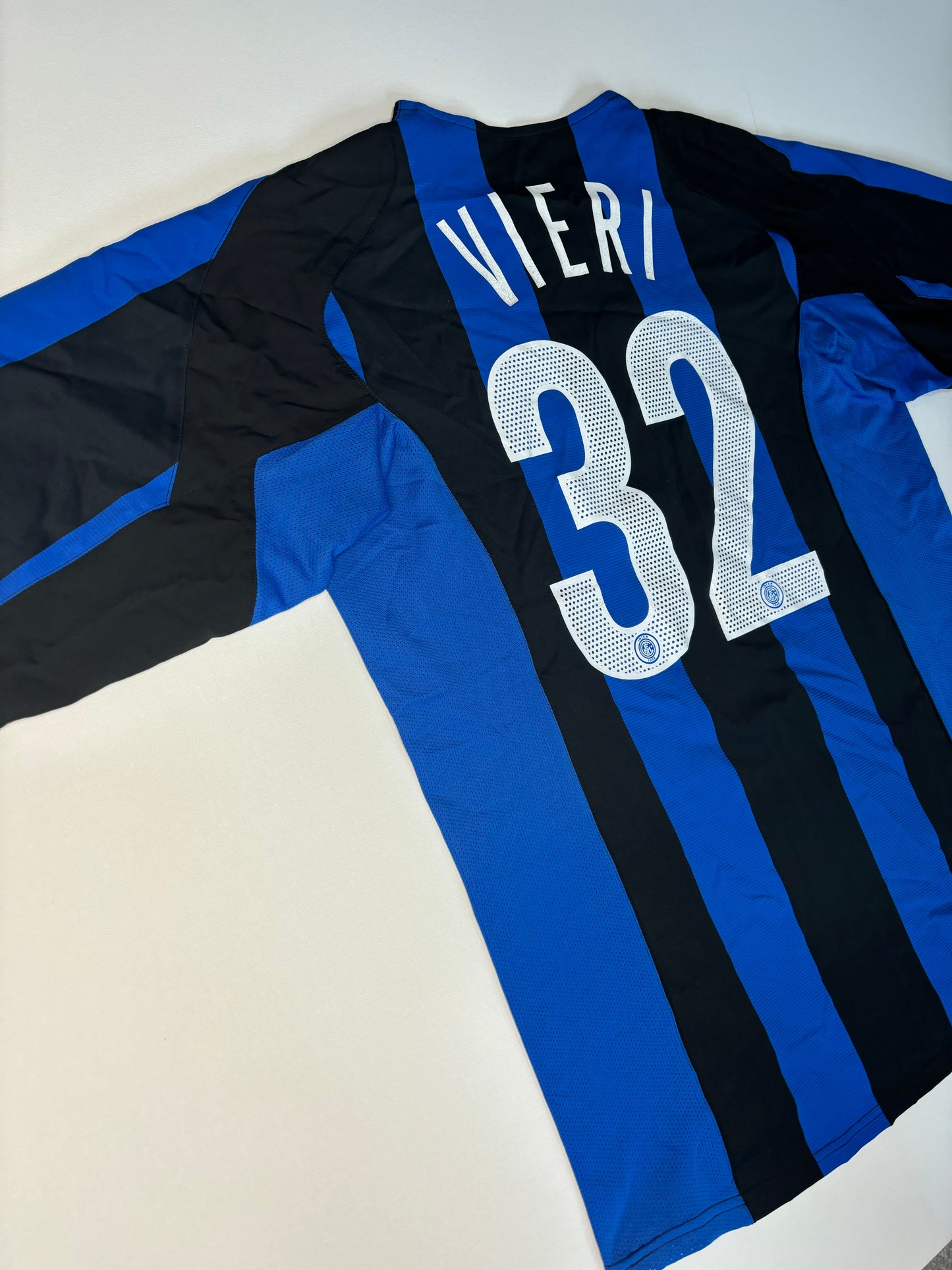 Inter Milan Home Shirt 2004/05 (L) Vieri 32