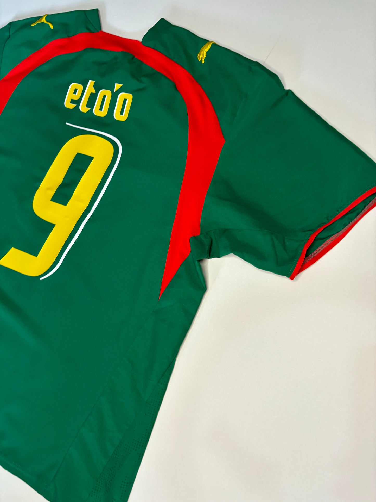 Cameroon Home Shirt 2006/08 (L) Eto’o 9