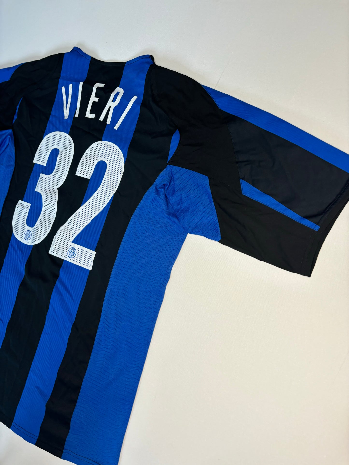 Inter Milan Home Shirt 2004/05 (L) Vieri 32