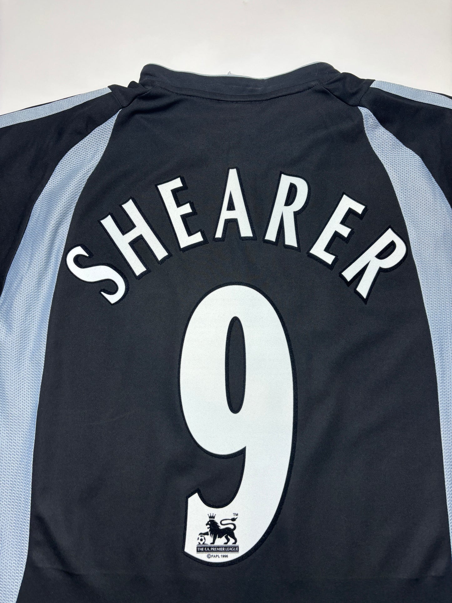 Newcastle United Away Shirt 2003/04 (M) Shearer 9