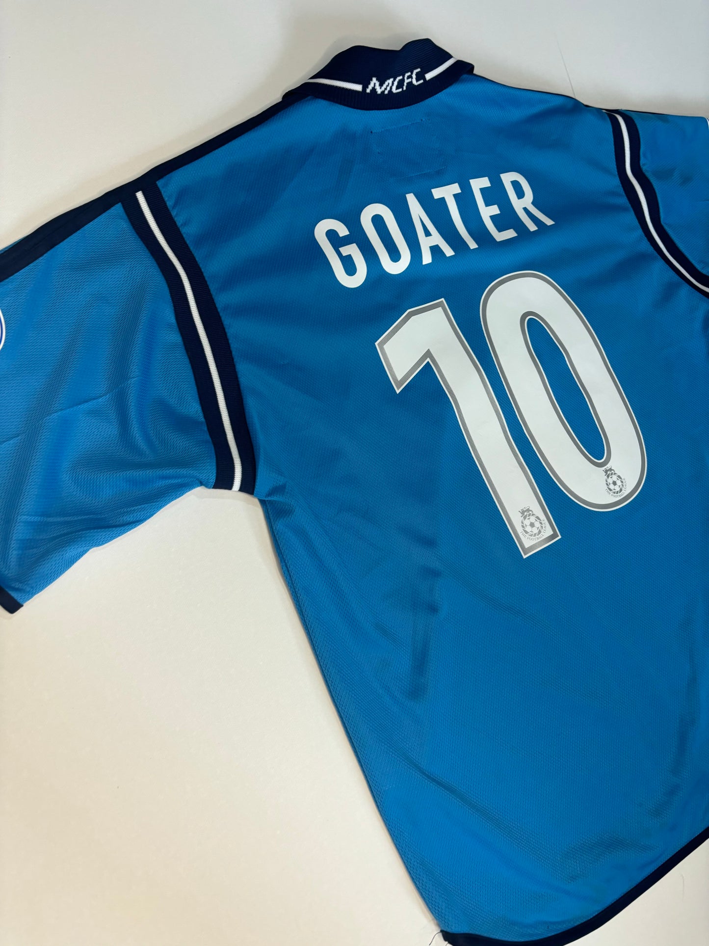 Manchester City Home Shirt 2001/02 (M) Goater 10