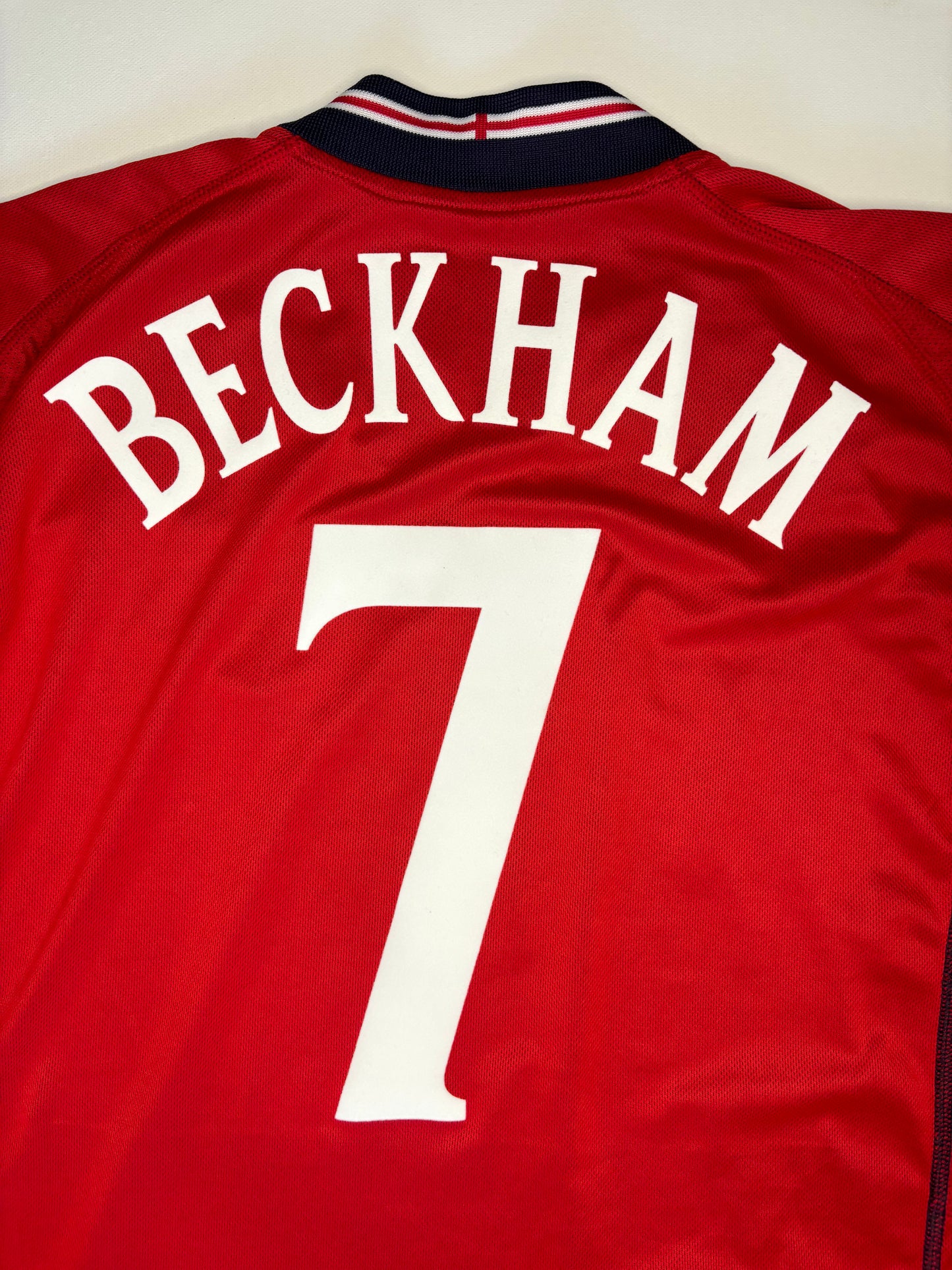 England Away Shirt 2002/04 (L) Beckham 7