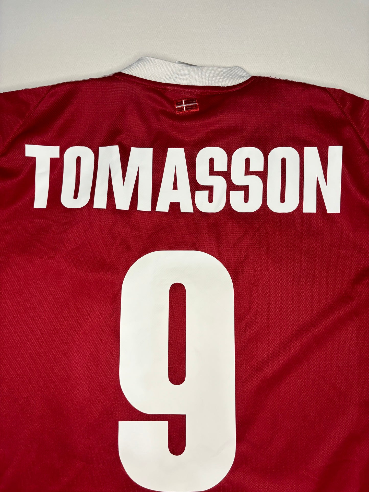 Denmark Home Shirt 2002/03 (L) Tomasson 9