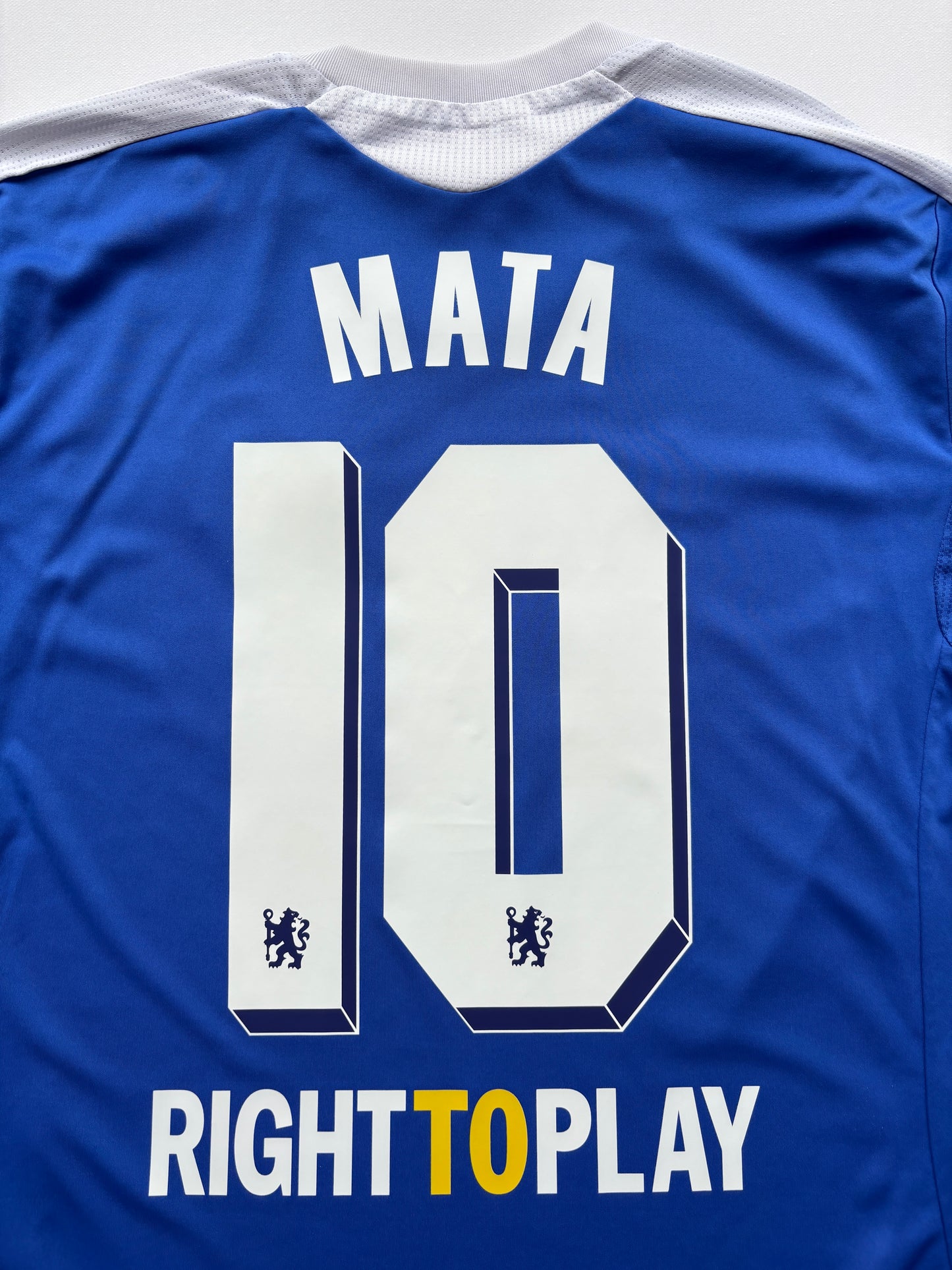 Chelsea Home Shirt 2011/12 (L) Mata 10