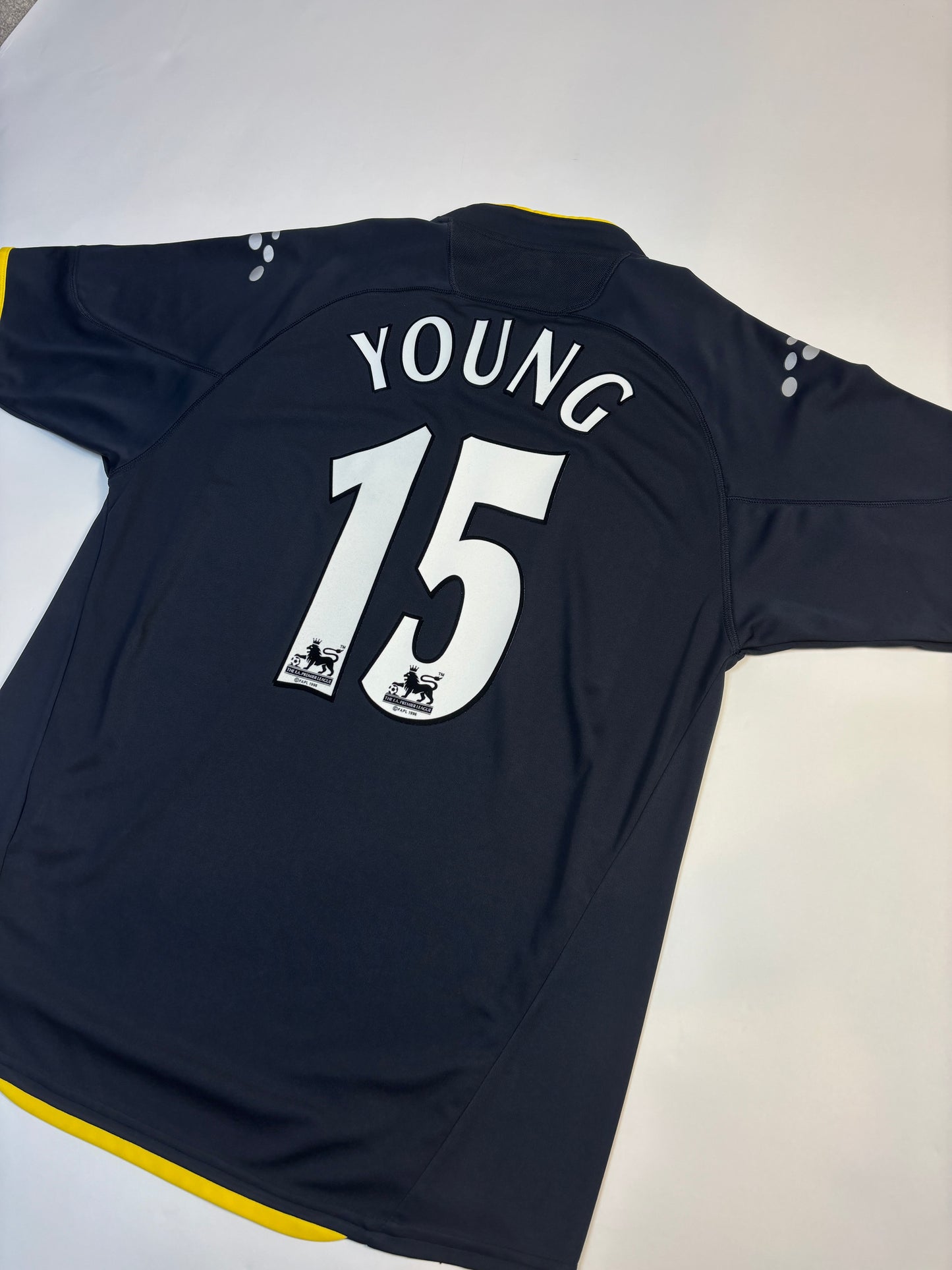 Watford Away Shirt 2006/07 (L) Young 15