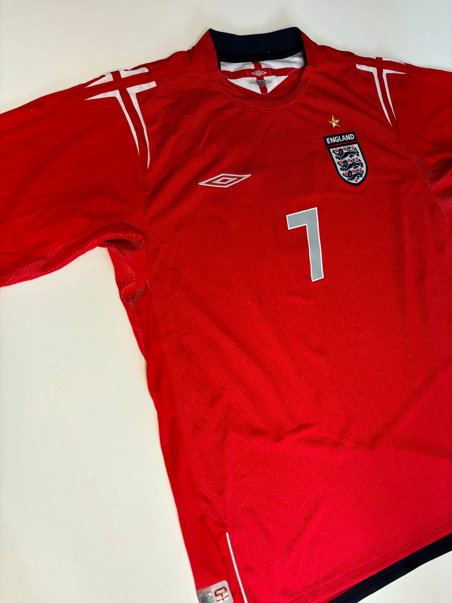 England Away Shirt 2004/06 (L) Beckham 7