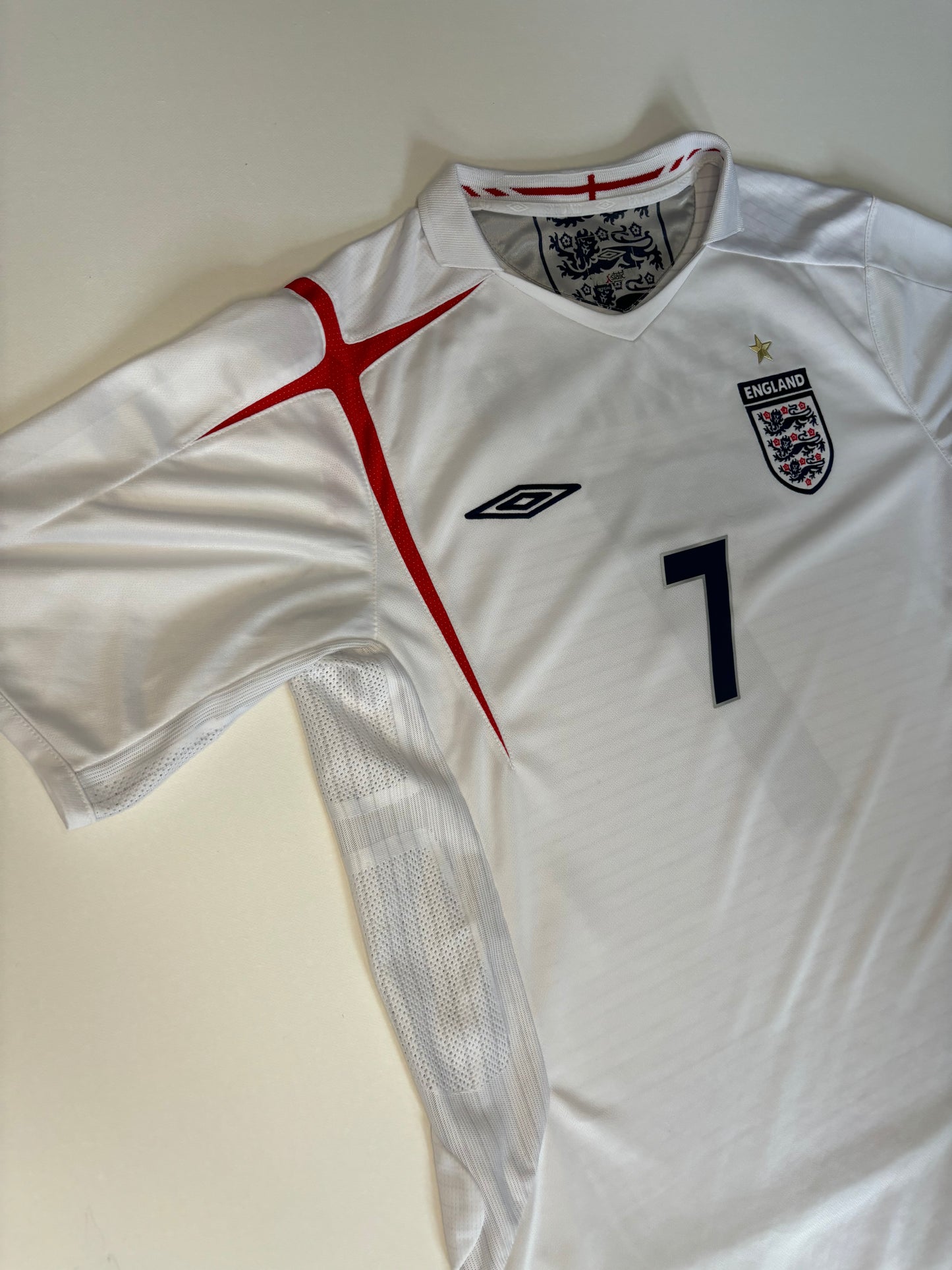 England Home Shirt 2005/07 (L) Beckham 7