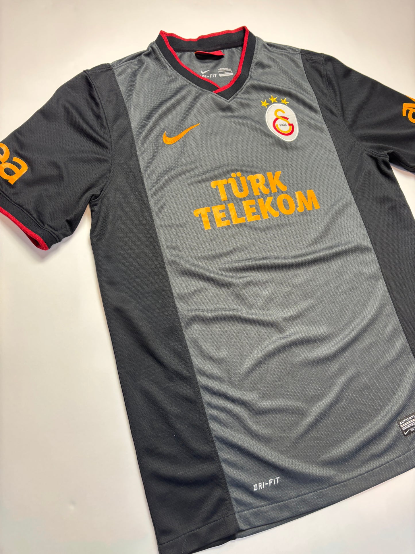 Galatasaray Away Shirt 2013/14 (L) Drogba 12