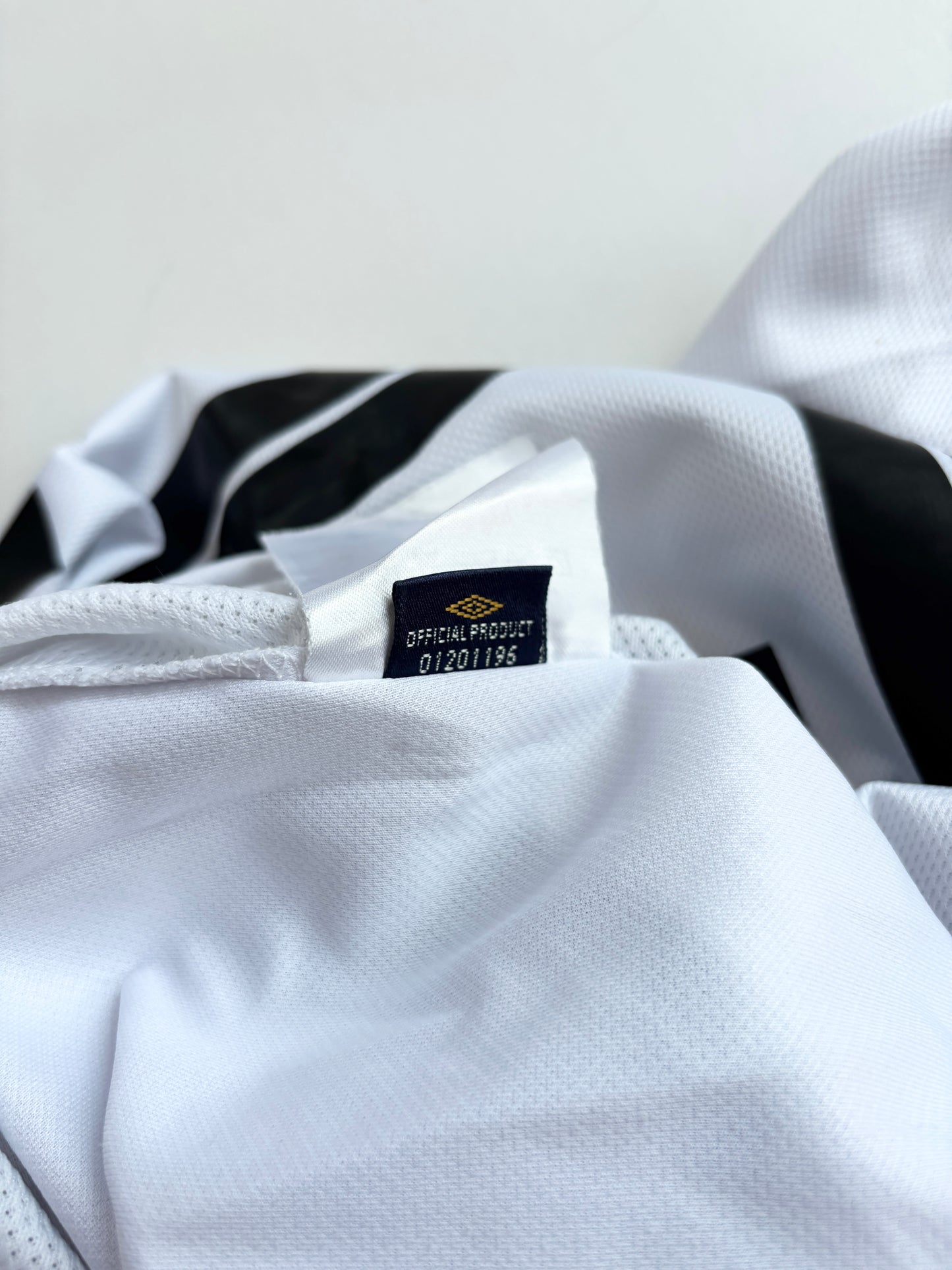 Chelsea Away Shirt 2003/04 (L) Gudjohnsen 22