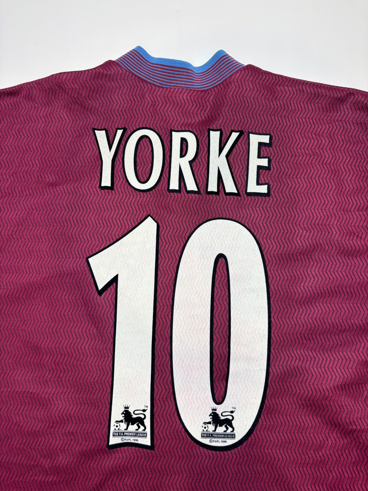 Aston Villa Home Shirt 1997/98 (M) Yorke 10