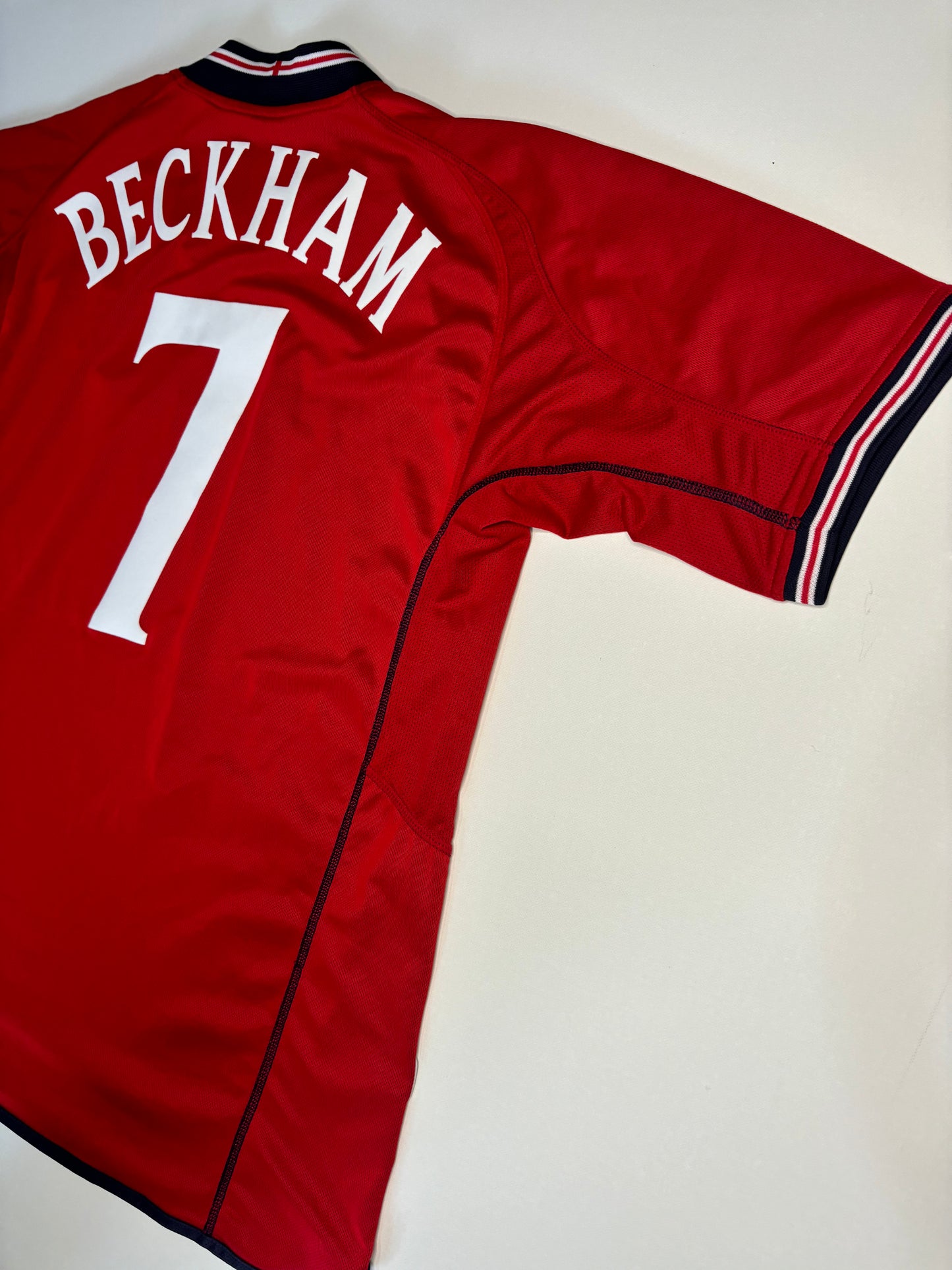 England Away Shirt 2002/04 (L) Beckham 7