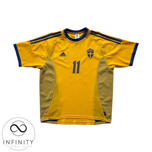 Sweden Home Shirt 2002/03 (L) Larsson 11