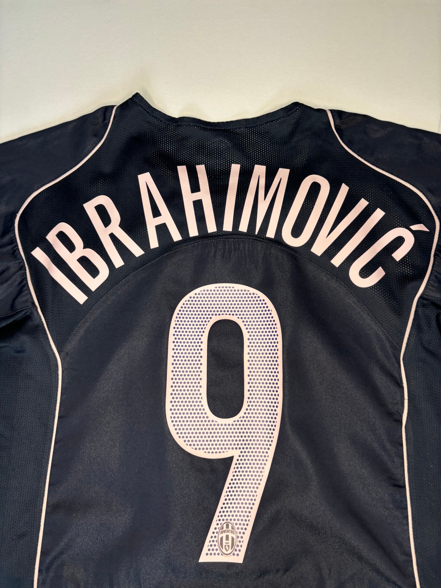 Juventus Third Shirt 2004/05 (L) Ibrahimović 9