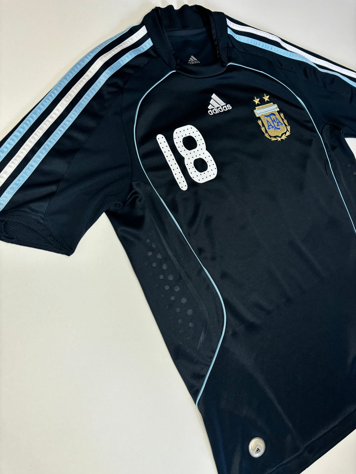 Argentina Away Shirt 2008/10 (M) Messi 18