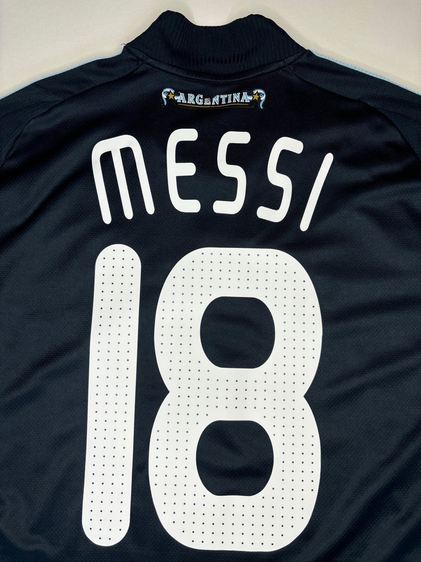 Argentina Away Shirt 2008/10 (M) Messi 18