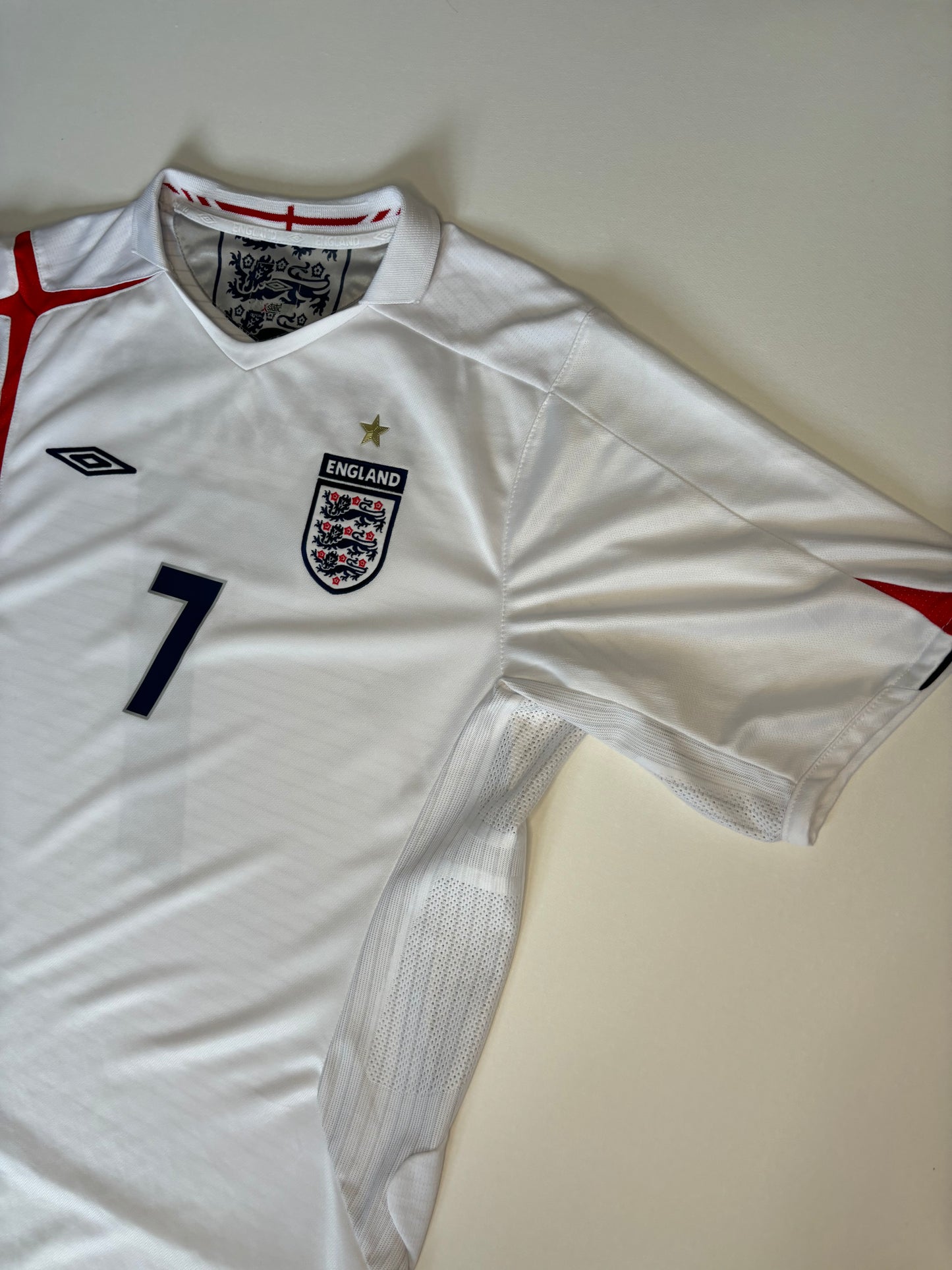 England Home Shirt 2005/07 (L) Beckham 7