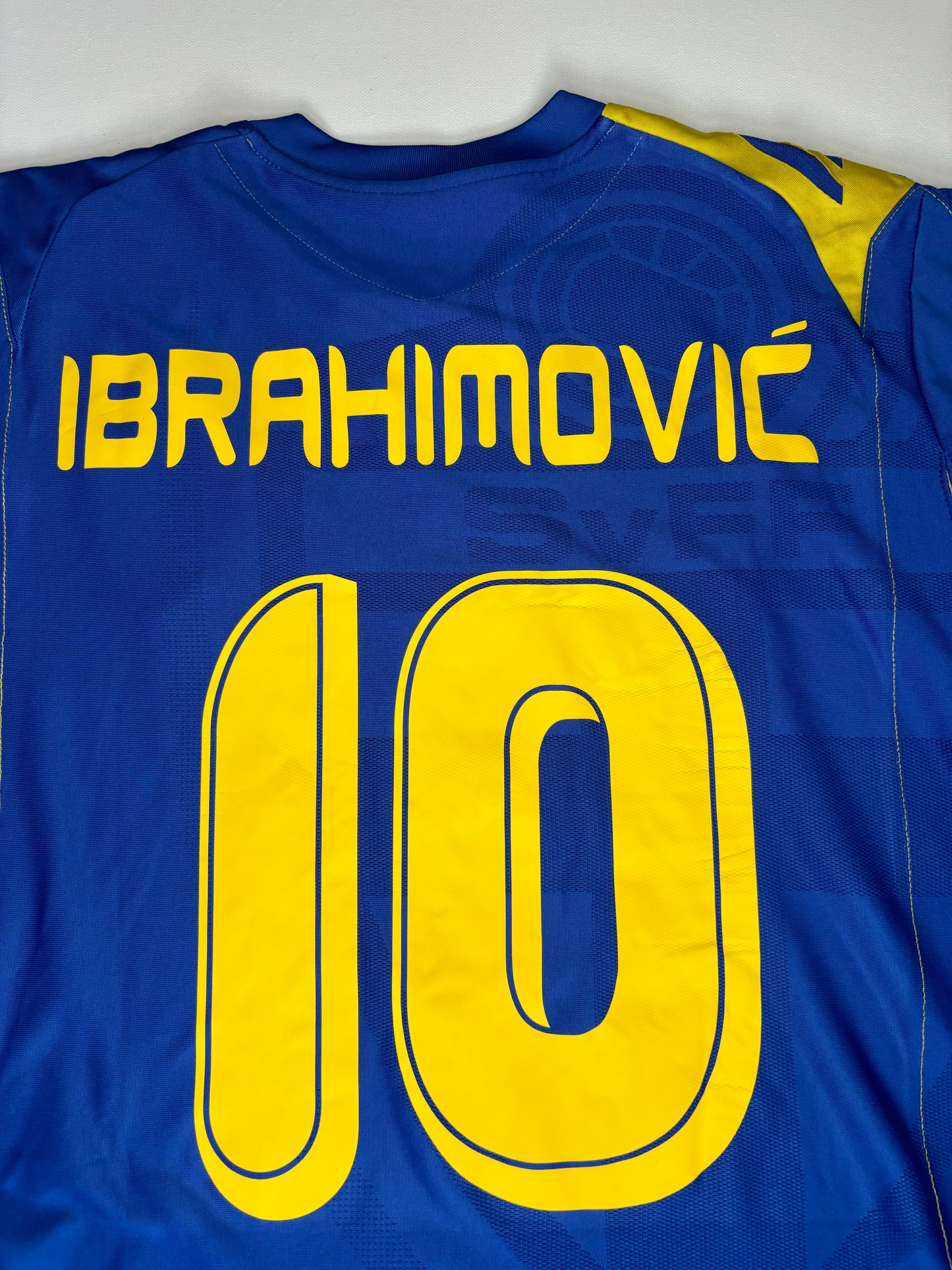 Sweden Away Shirt 2006/08 (L) Ibrahimovic 10