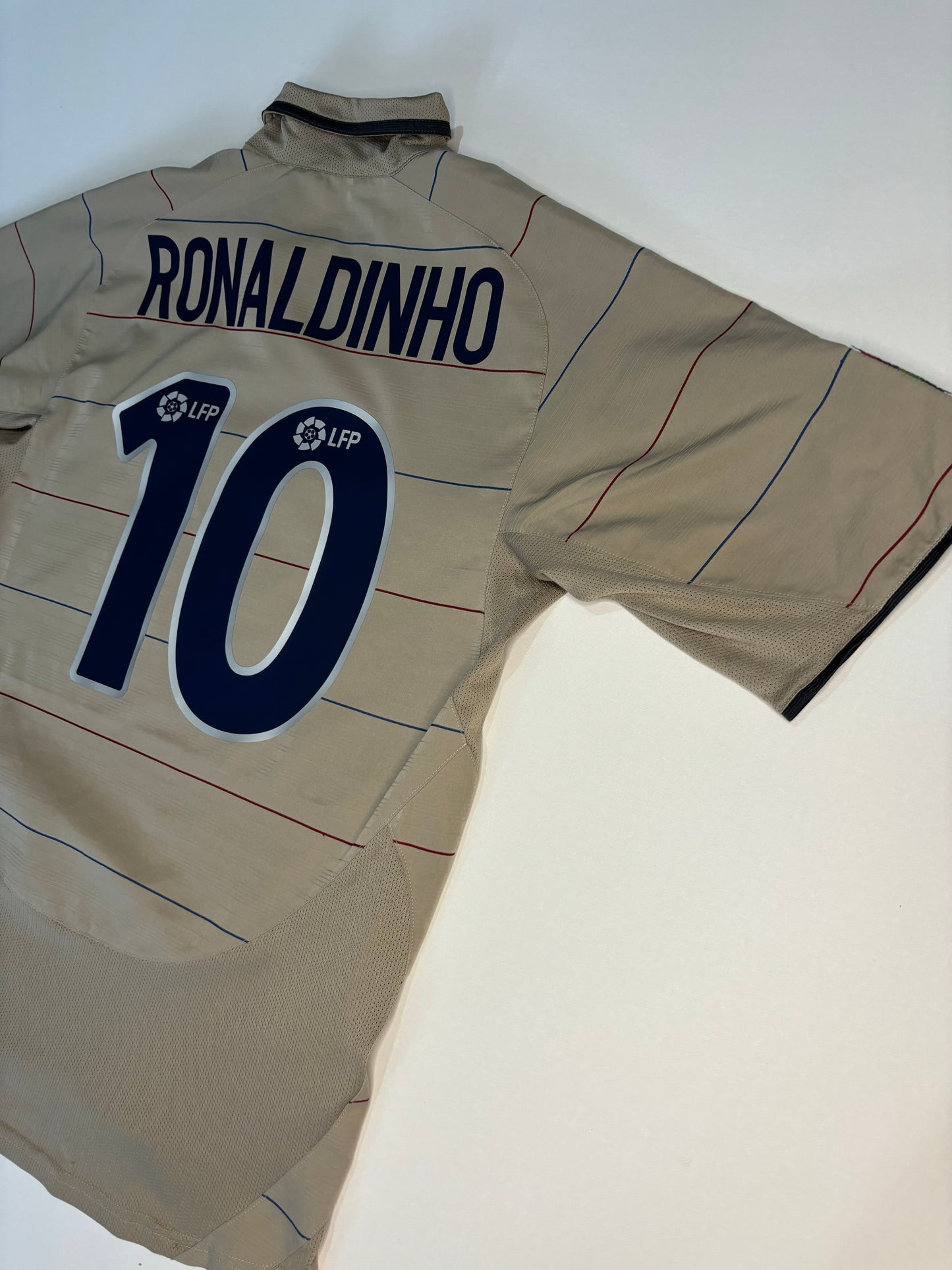 Barcelona Away Shirt 2003/04 (M) Ronaldinho 10