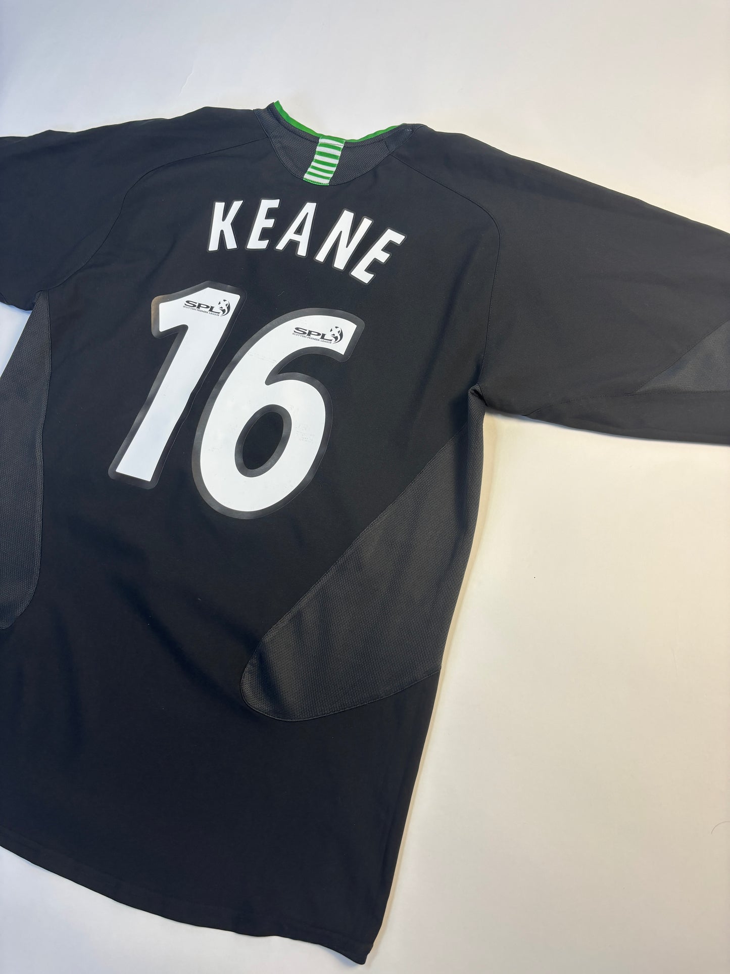 Celtic Third Shirt 2005/06 (M) Keane 16