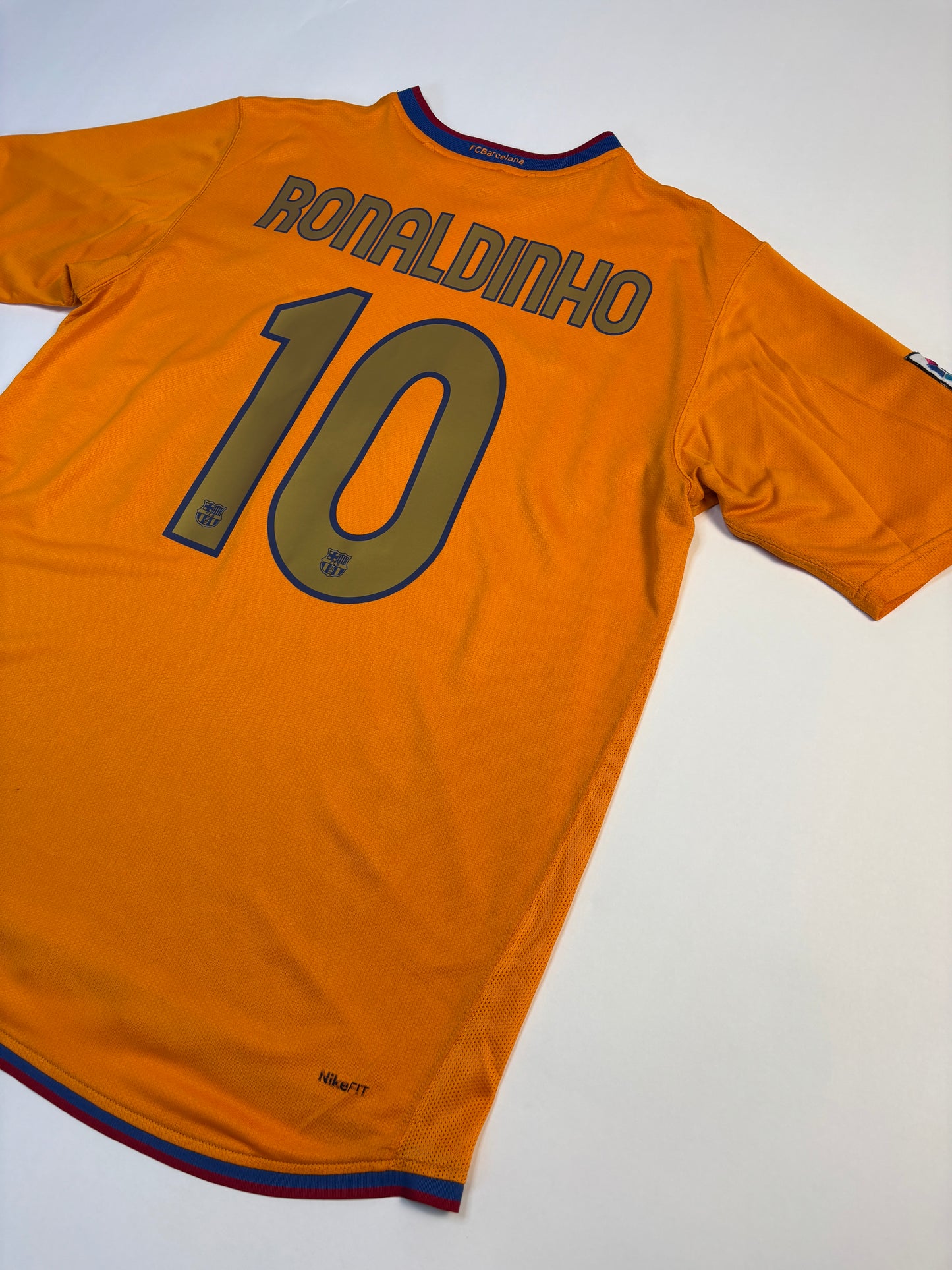 Barcelona Away Shirt 2007/08 (L) Ronaldinho 10