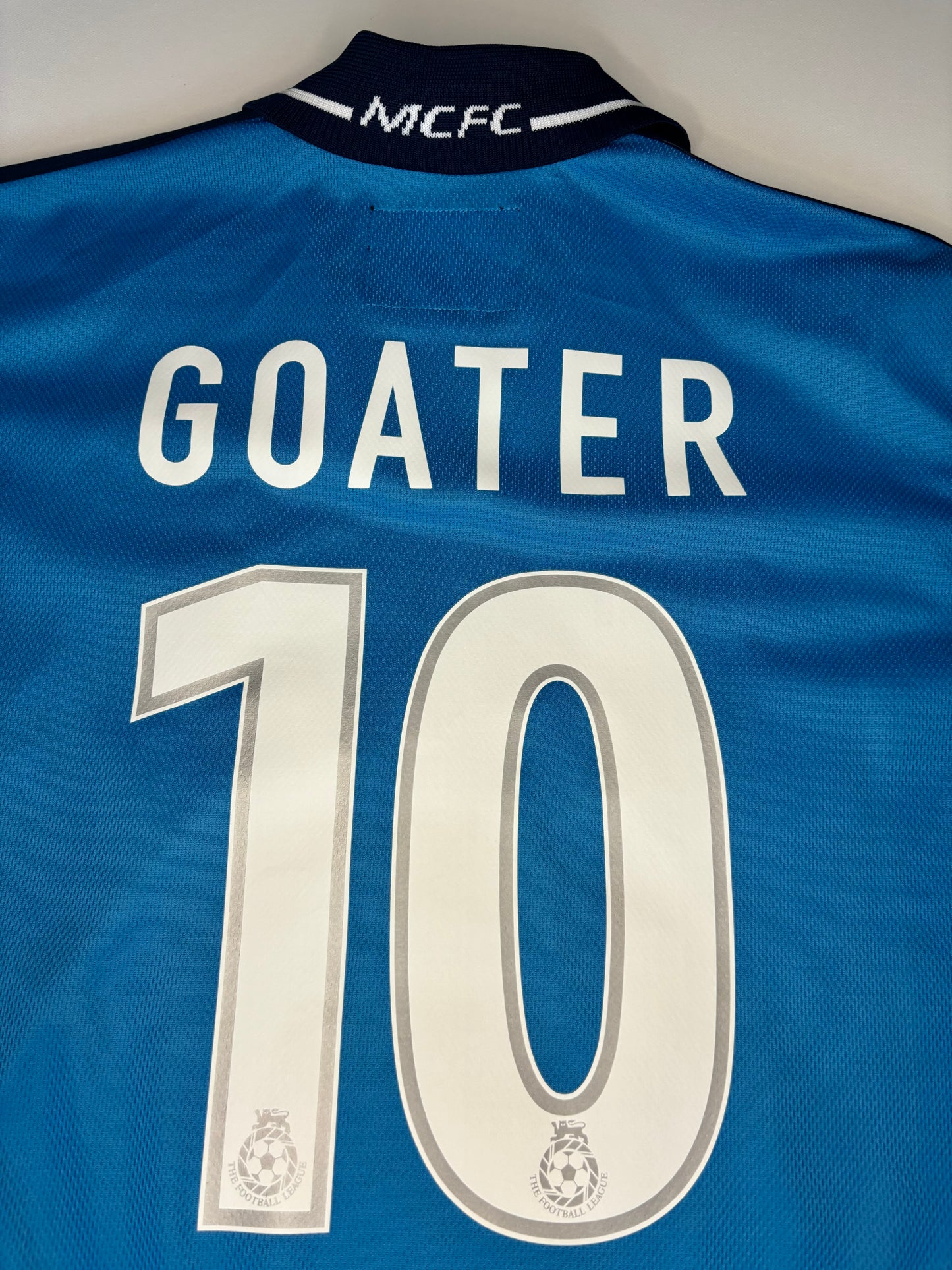 Manchester City Home Shirt 2001/02 (M) Goater 10