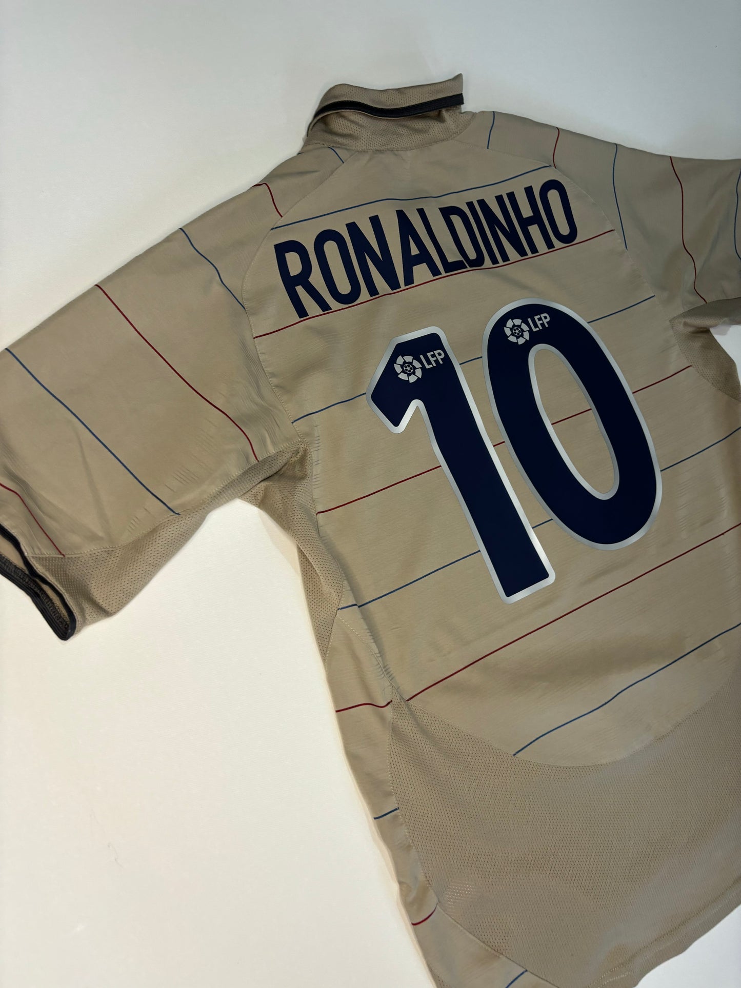 Barcelona Away Shirt 2003/04 (M) Ronaldinho 10