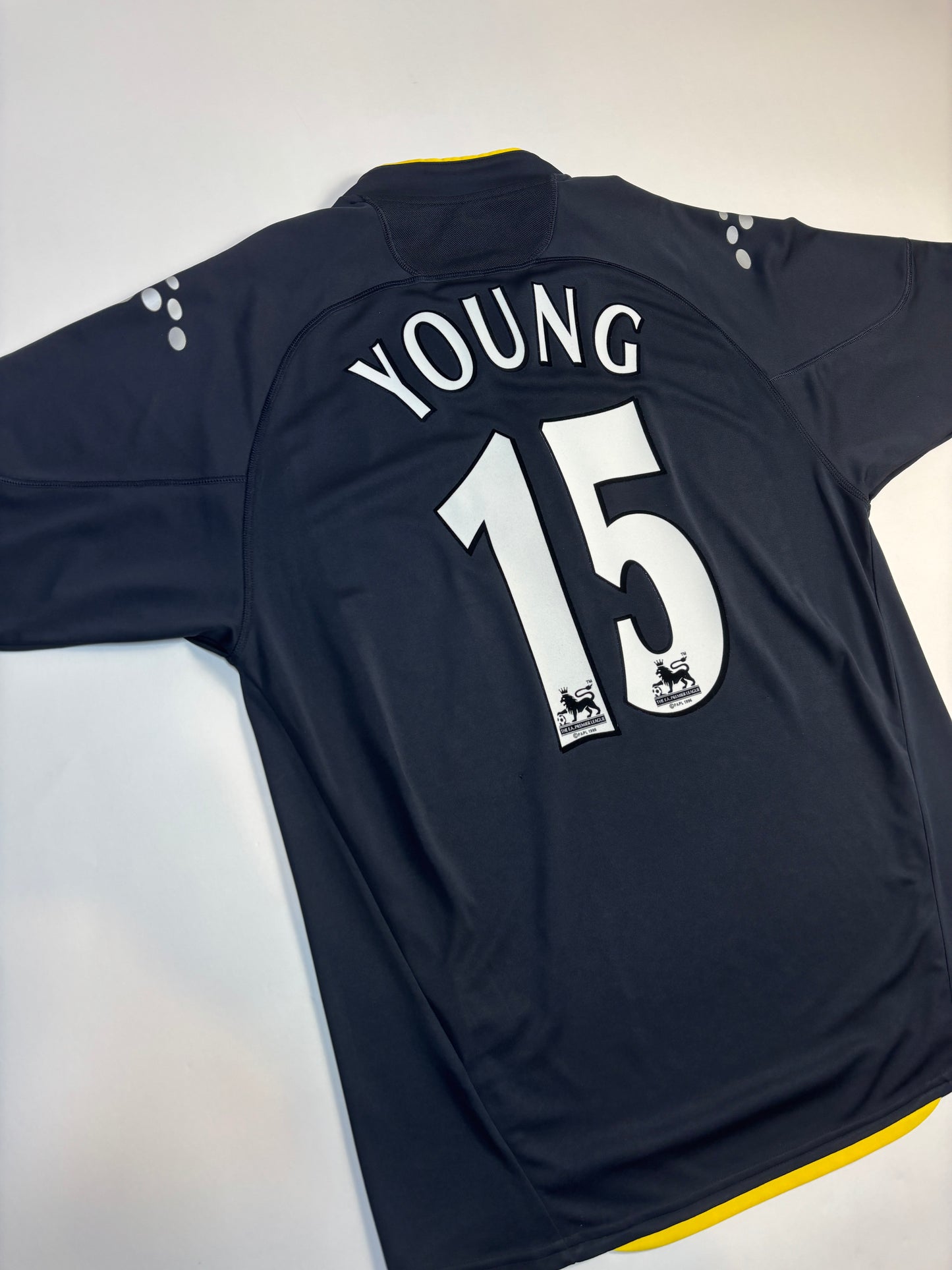 Watford Away Shirt 2006/07 (L) Young 15