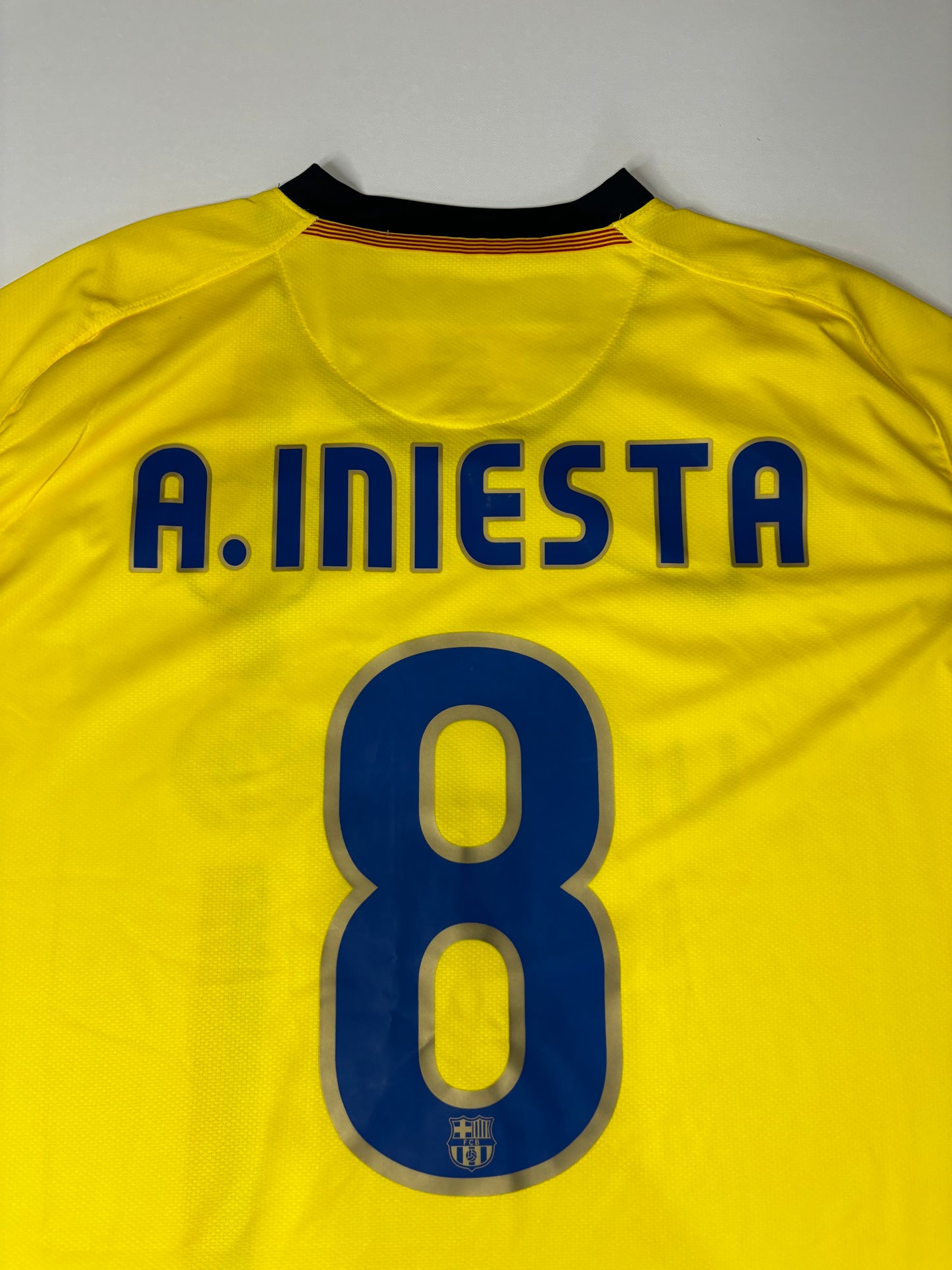 Barcelona Away Shirt 2008/09 (L) Iniesta 8