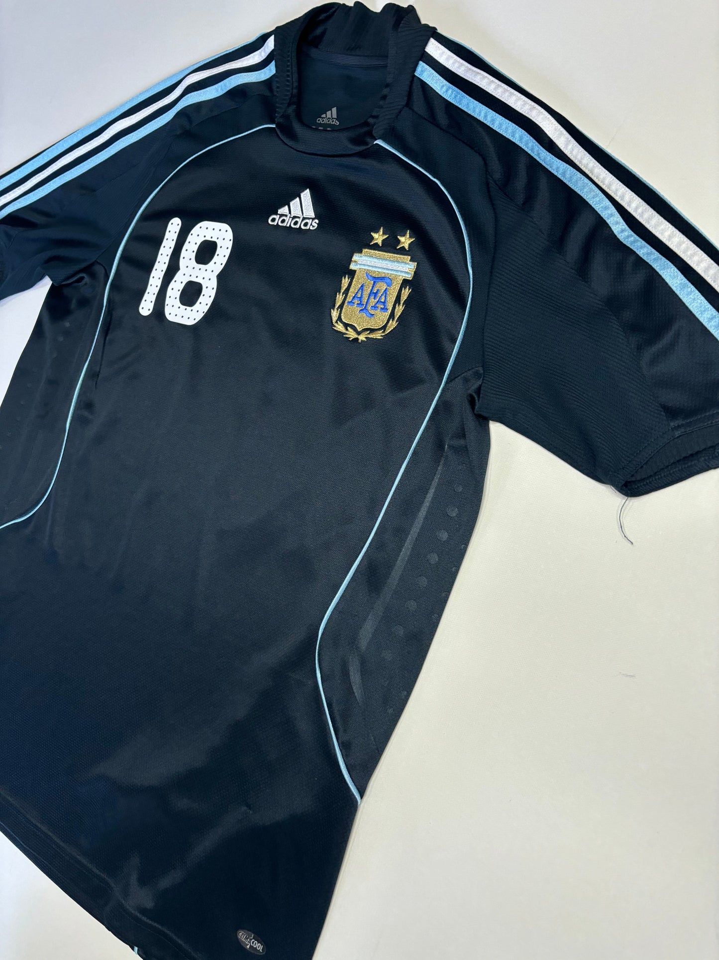 Argentina Away Shirt 2008/10 (M) Messi 18